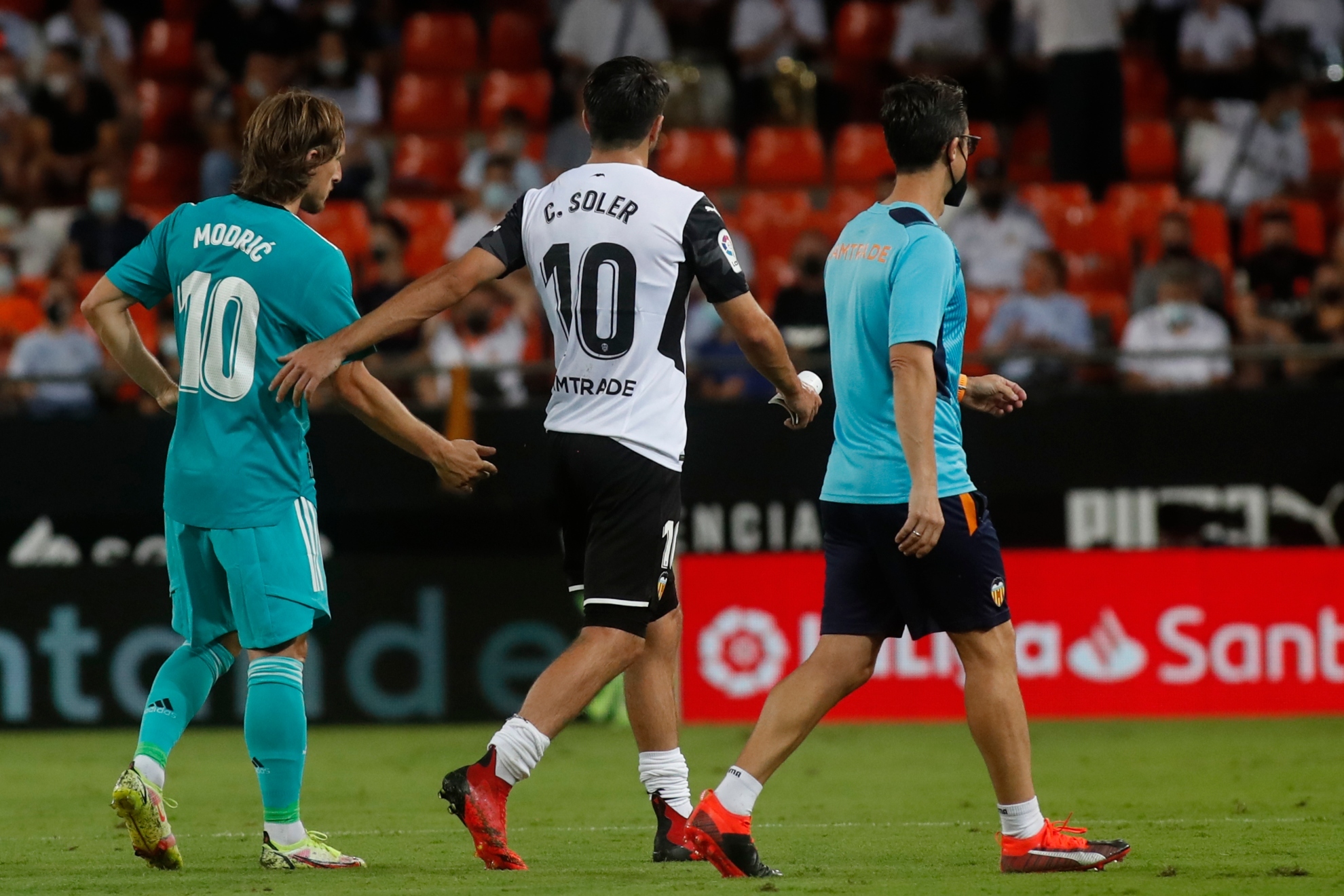 Soler y Modric en un partido de Liga (FRANCES ADELANTADO).