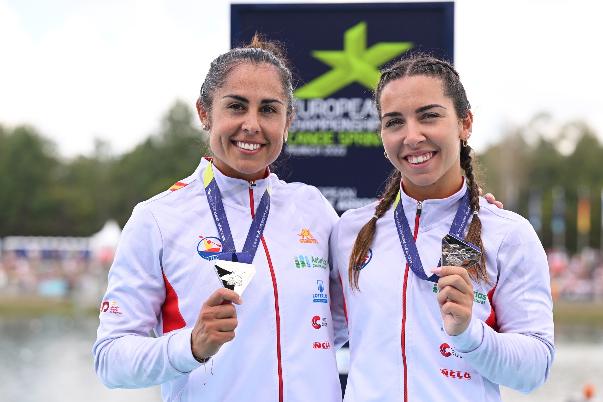 Mara Corbera y Anta Jcome con su plata en el C2 200. Foto: Getty Images