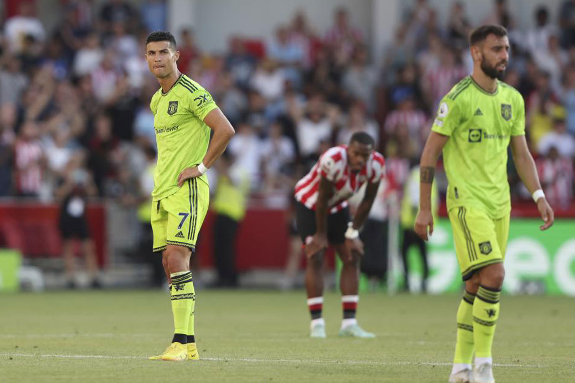 Cristiano se lamenta durante la derrota ante el Brentford.