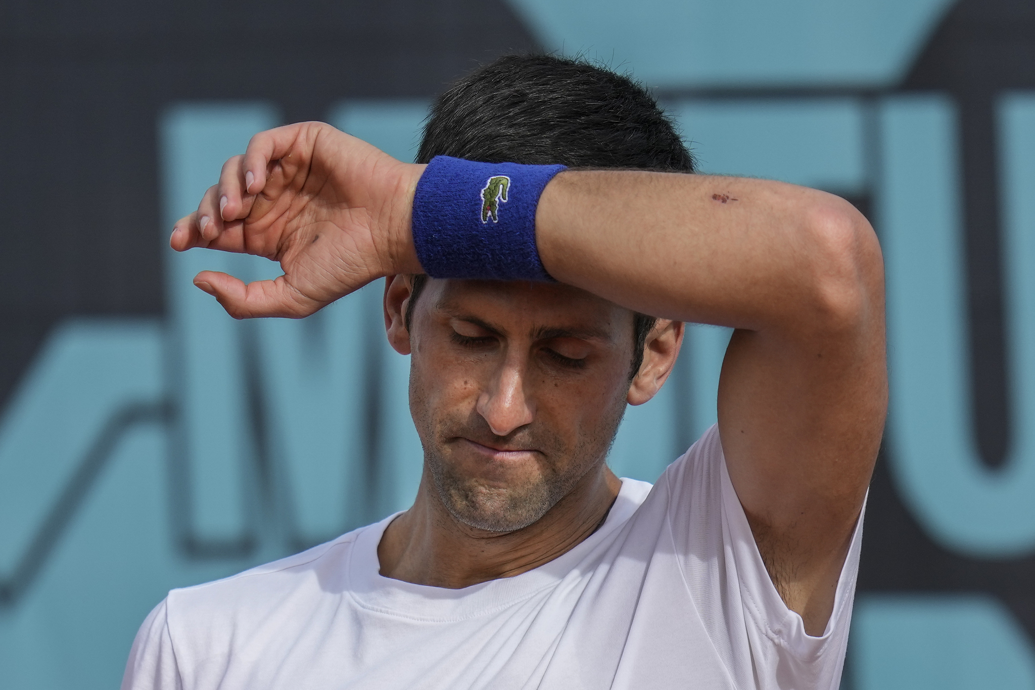 Djokovic se lamenta en un juego en Madrid | AP