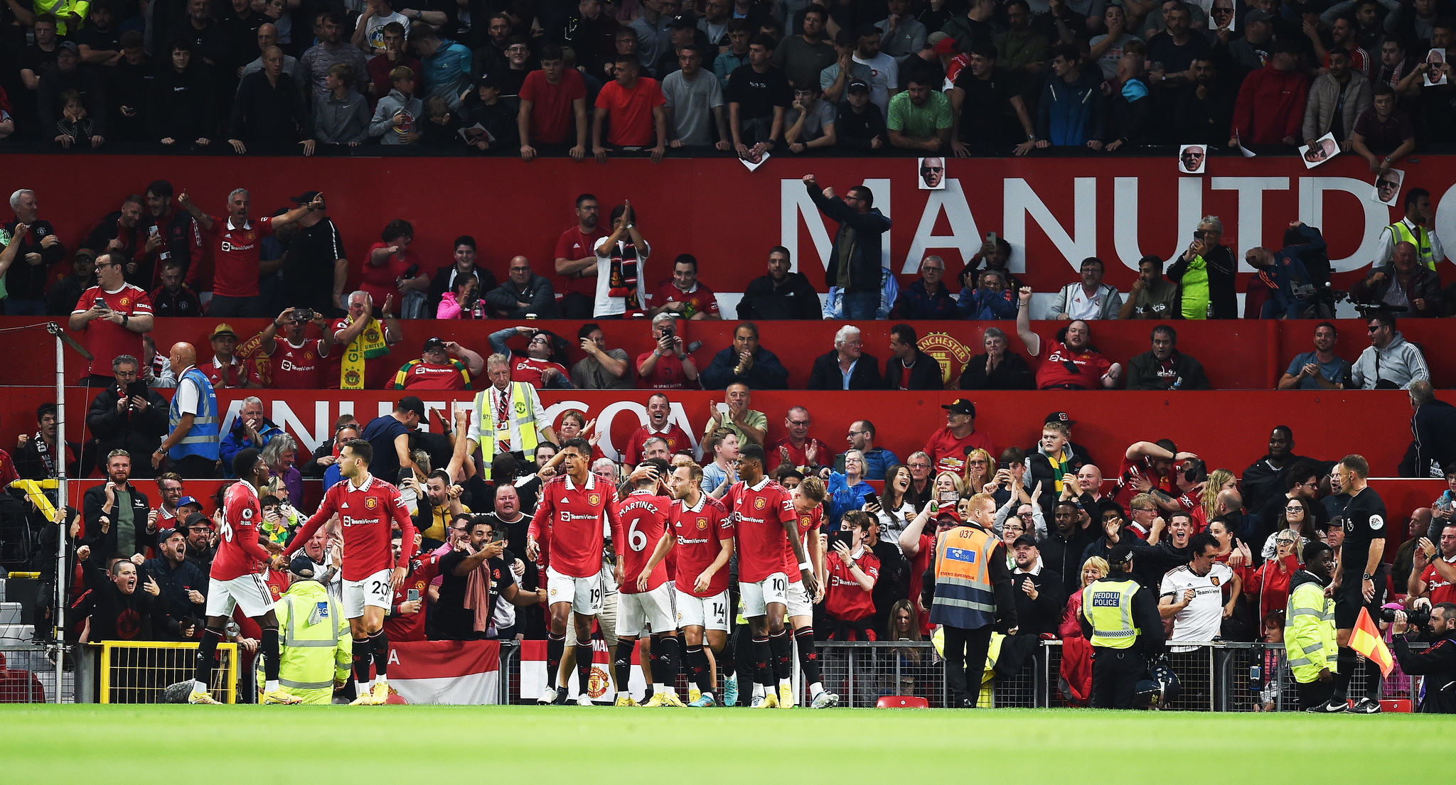 El Manchester United celebra el gol de Jadon Sancho