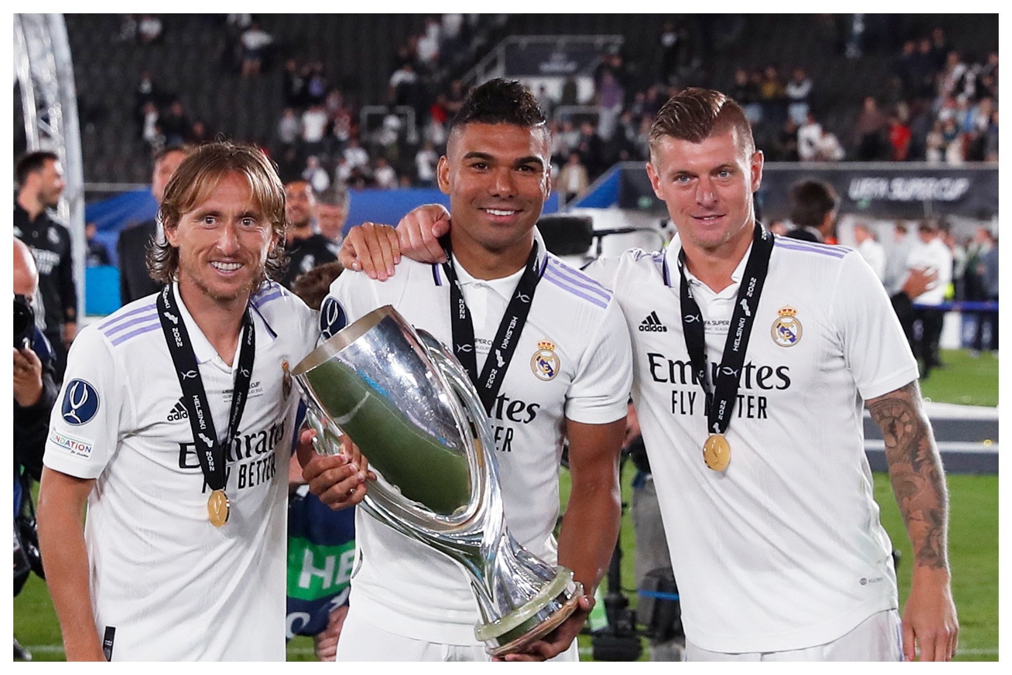 Modric, Casemiro y Kroos posan con su ltimo ttulo juntos, la Supercopa de Europa. CHEMA REY