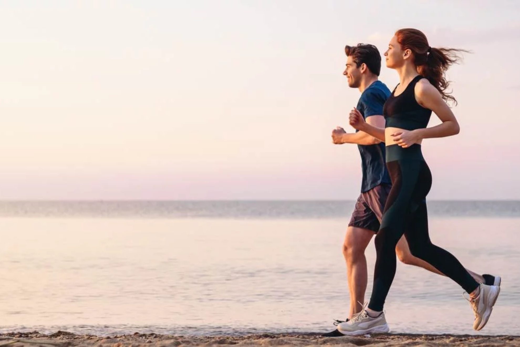 Riesgos y beneficios de correr por la playa