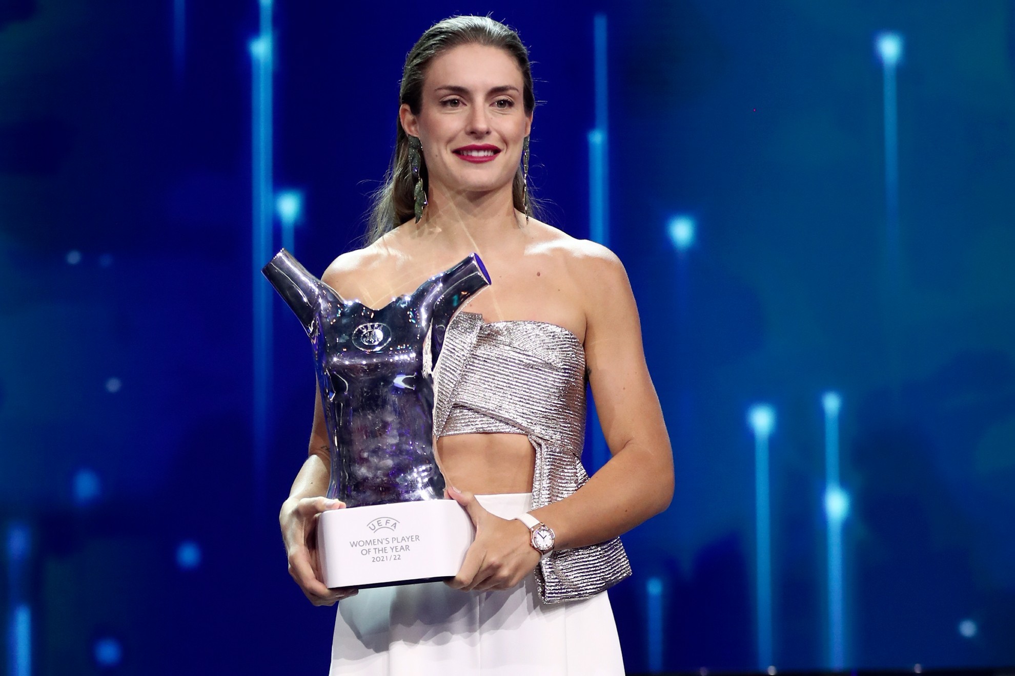 Alexia Putellas recibiendo el Premio a Mejor Jugadora de la UEFA.