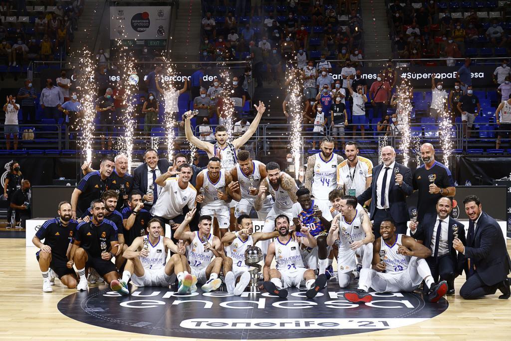 El Real Madrid, vigente campen de la Supercopa, celebr el ttulo as en 2021. ACB PHOTO