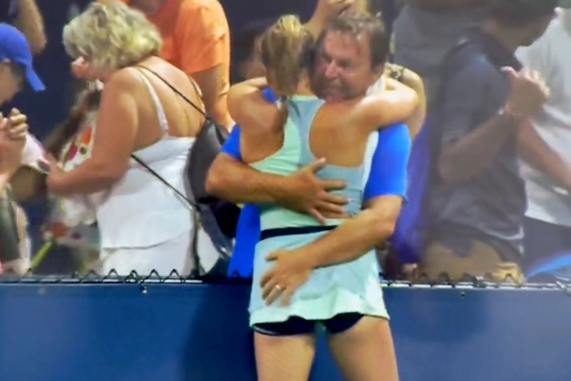 Scandalous video at the US Open! 16-year-old Czech tennis gets spanked by her dad and coach | Marca