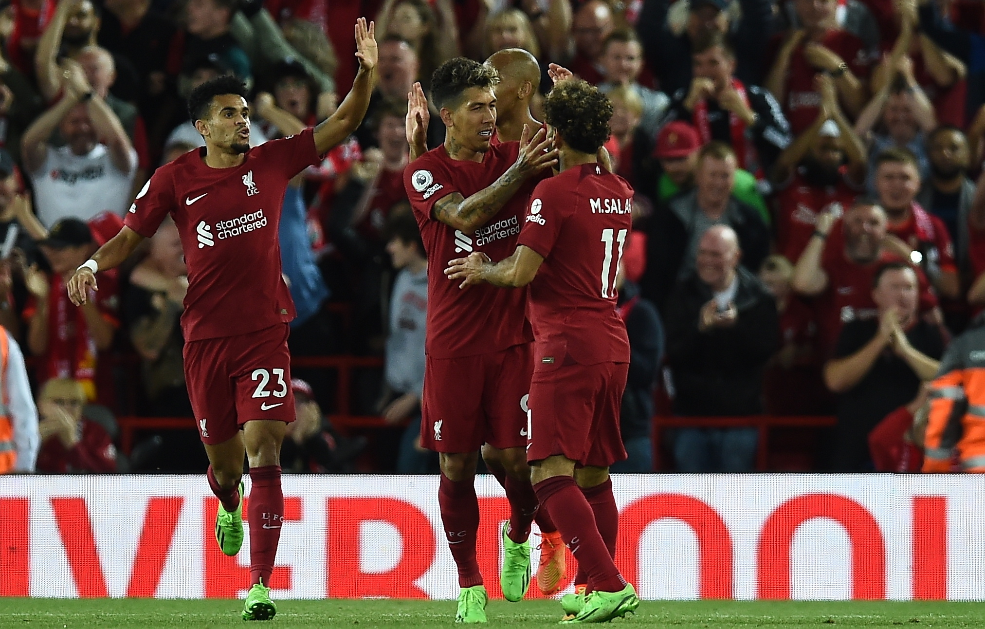 Liverpool players celebrate against Newcastle. EFE.