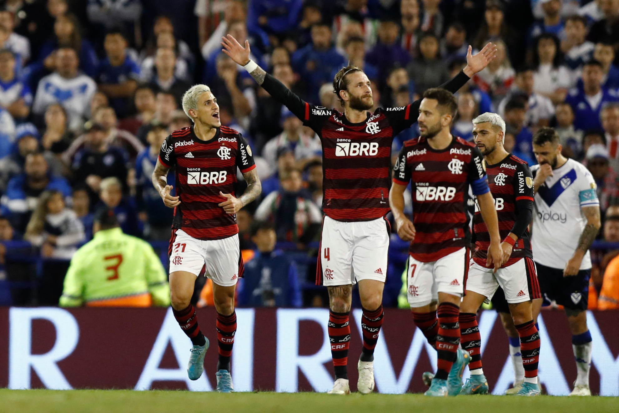 Flamengo golea a Vélez Sarsfield y deja casi sellada una nueva final brasileña