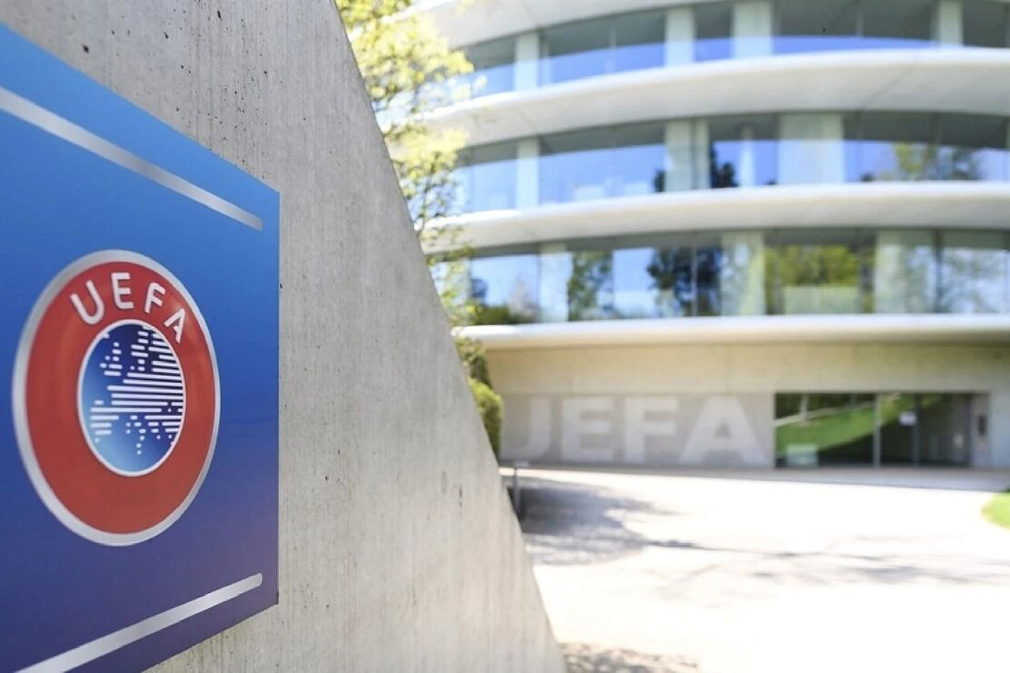 Oficial: la UEFA sanciona a ocho clubes; Bara, Betis y Sevilla se libran