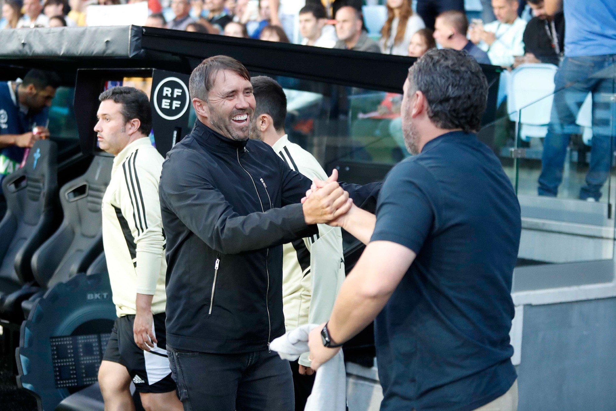 Coudet saludo con Sergio antes del partido / Jorge Landin