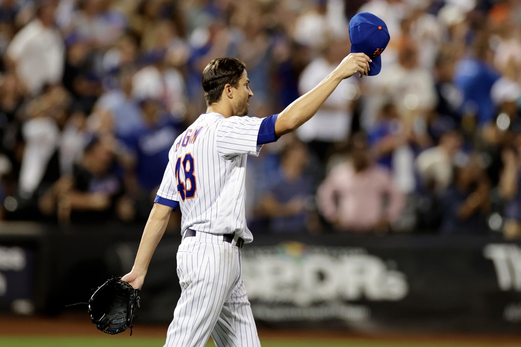 New York Mets pitcher Jacob deGrom tips his cap to Brandon Nimmo during the seventh inning of the team's baseball game against the Los Angeles Dodgers on Wednesday, Aug. 31, 2022, in New York. The Mets won 2-1. / AP