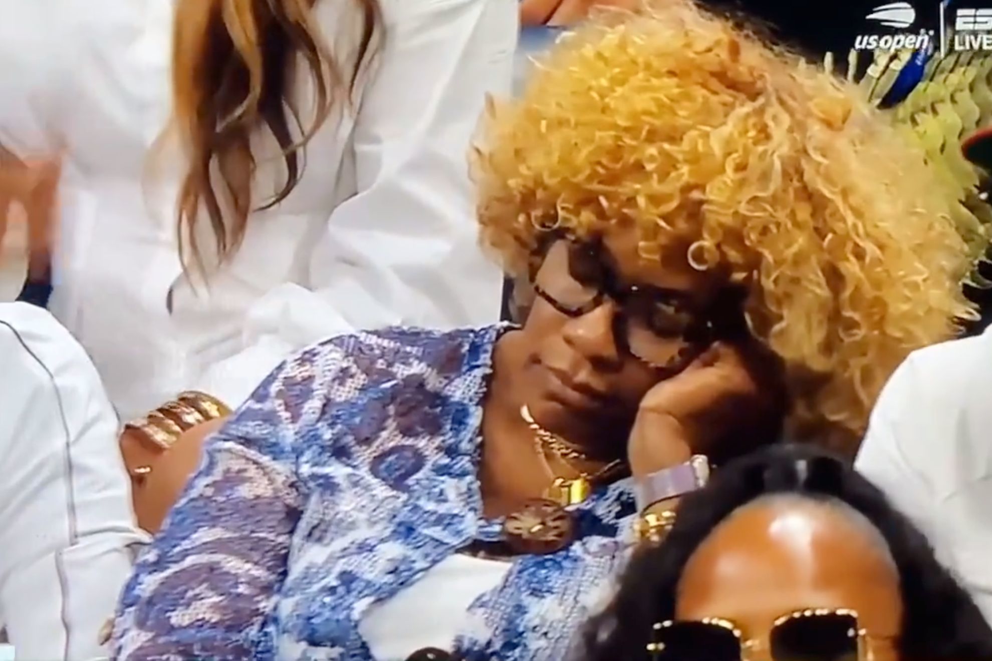 Oracene Price, resting her eyes during Serena Williams' last tennis match. - twitter screengrab