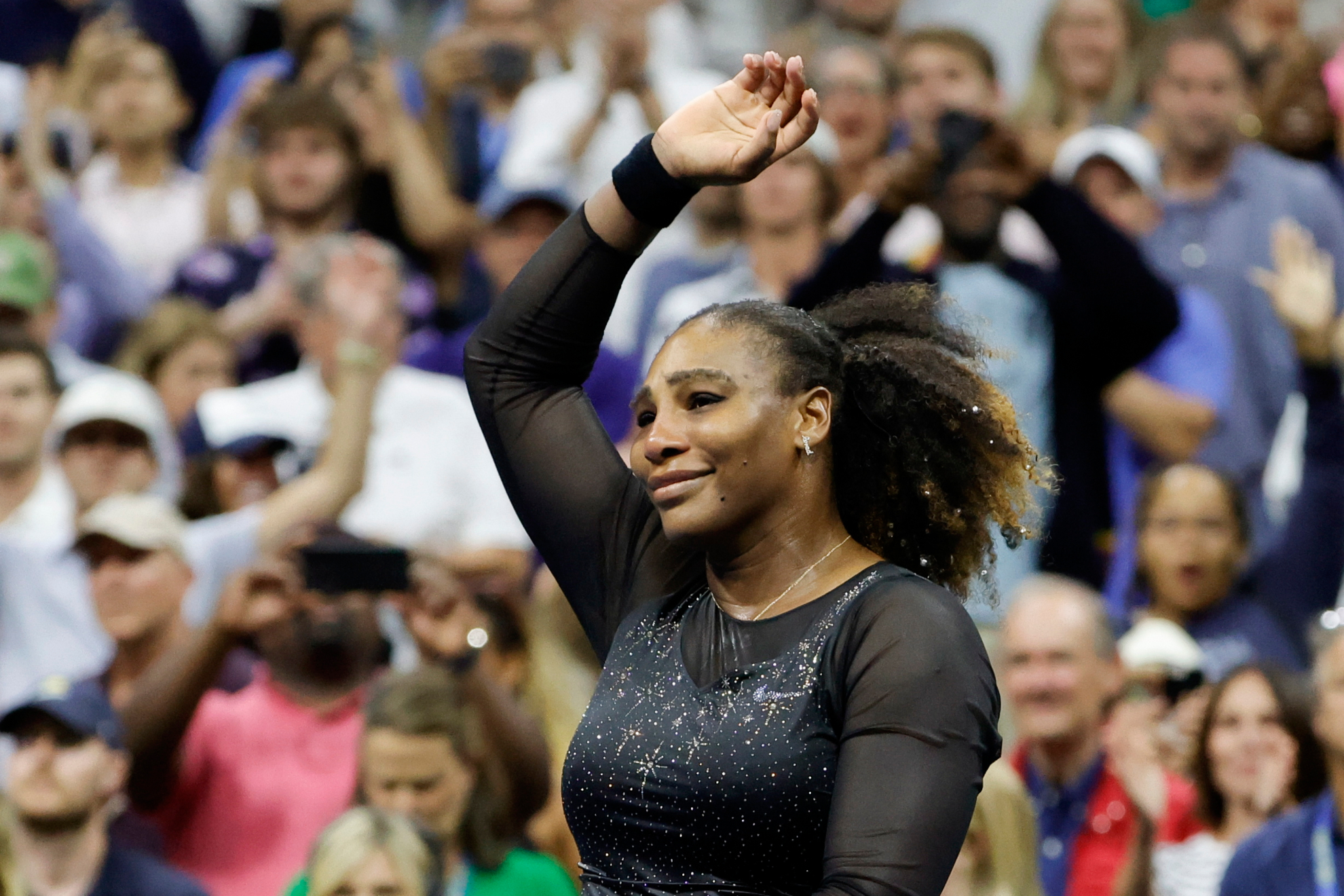 Serena Williams se despide del pblico del US Open. / EFE