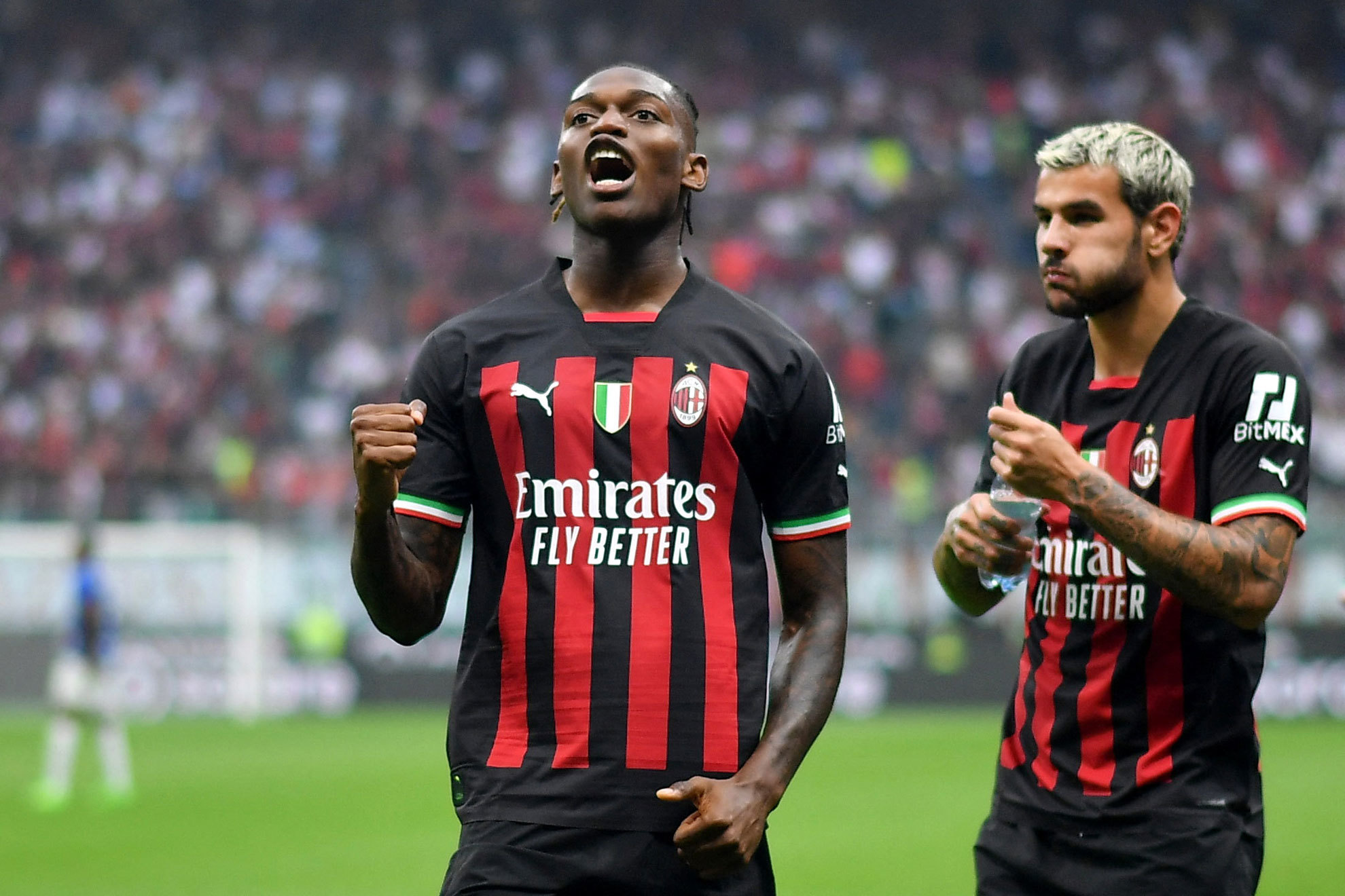 Leao le da el derbi al Milan. | Reuters