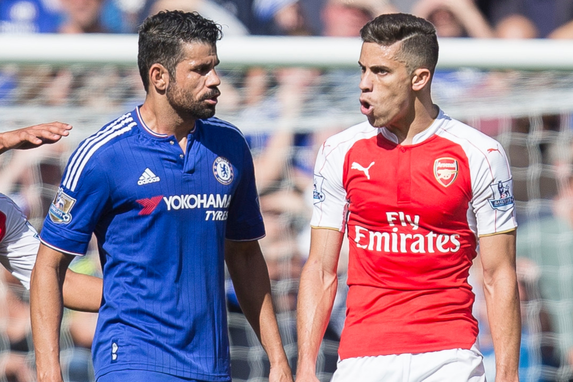 Diego Costa se encara con Gabriel Paulista en un Chelsea-Arsenal. Getty Images
