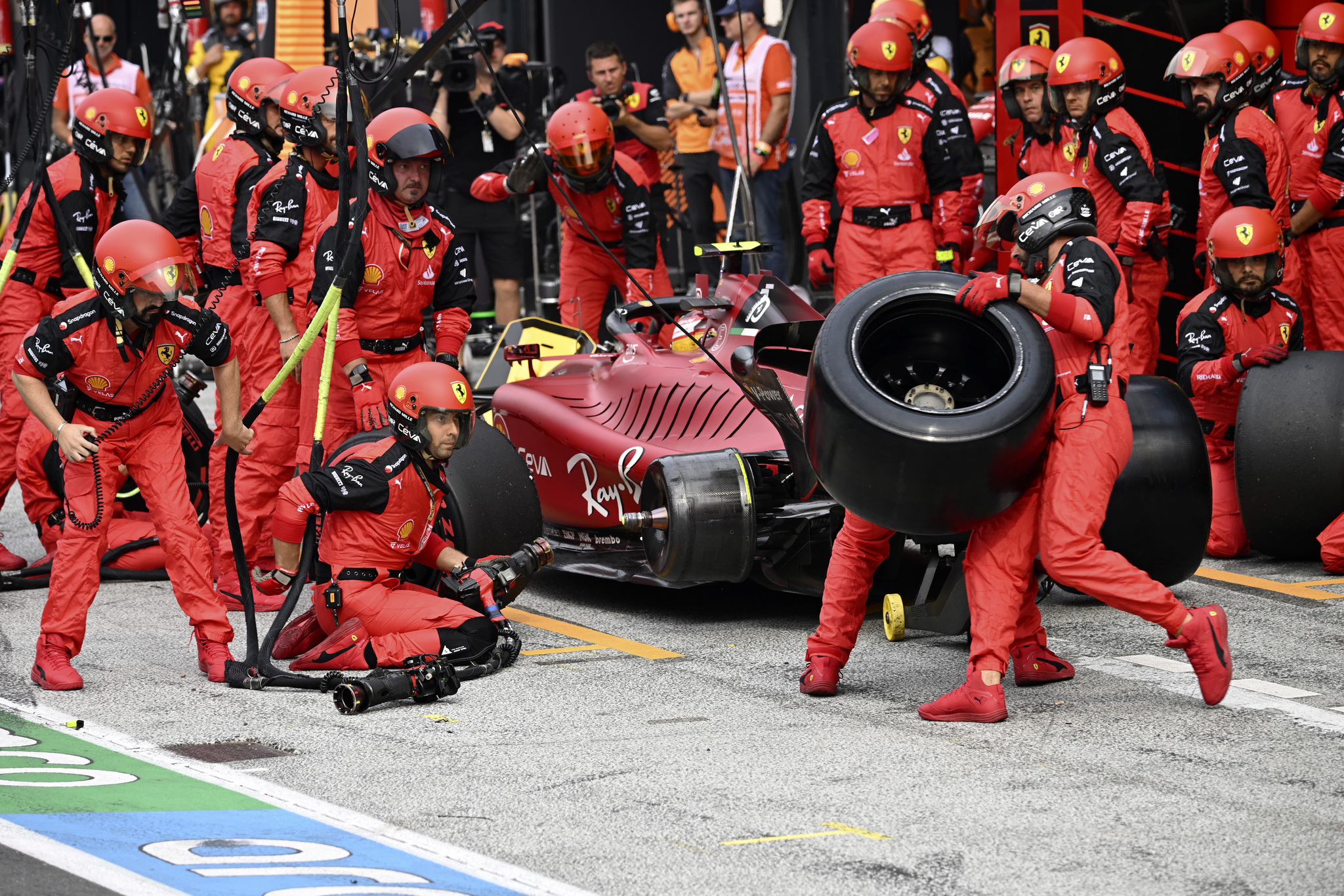 Los mecánicos de Ferrari | Christian Bruna