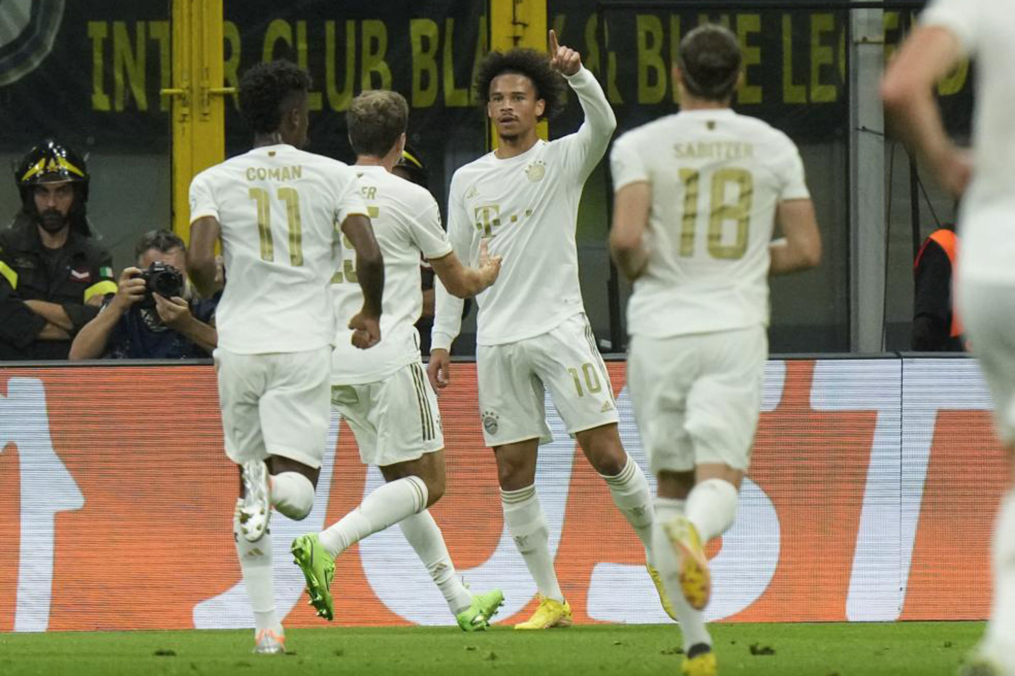 San celebra su gol al Inter. AP