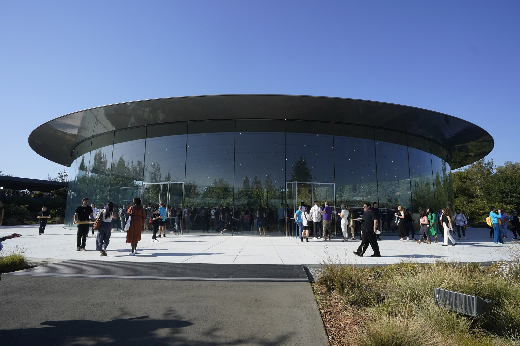 Apple event on the campus of Apple's headquarters in Cupertino, Calif. (AP Photo/Jeff Chiu)