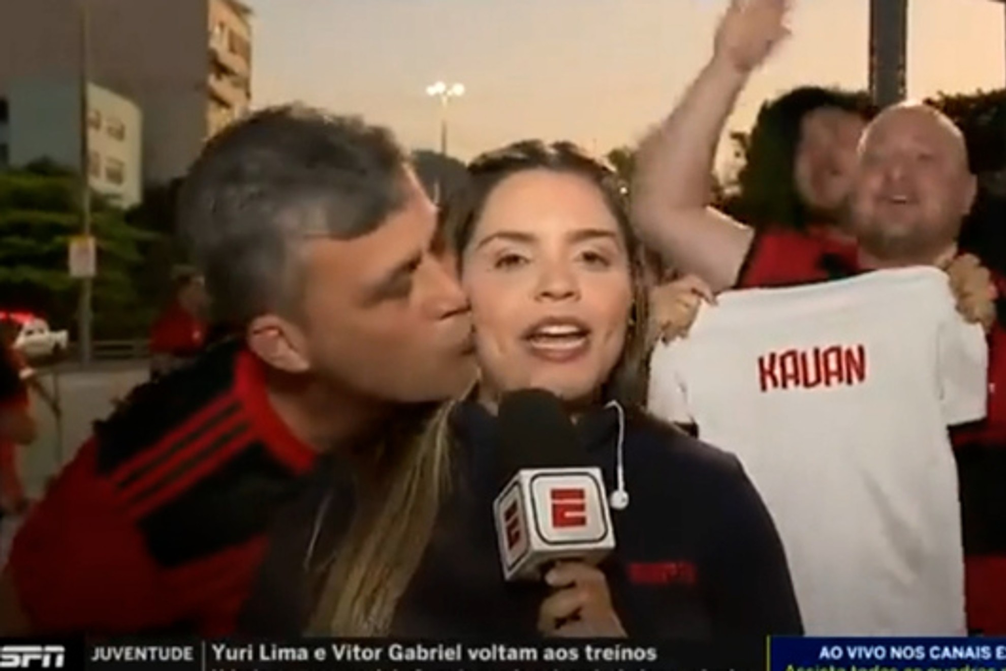 Una periodista es acosada en vivo durante la previa del Flamengo-Vélez