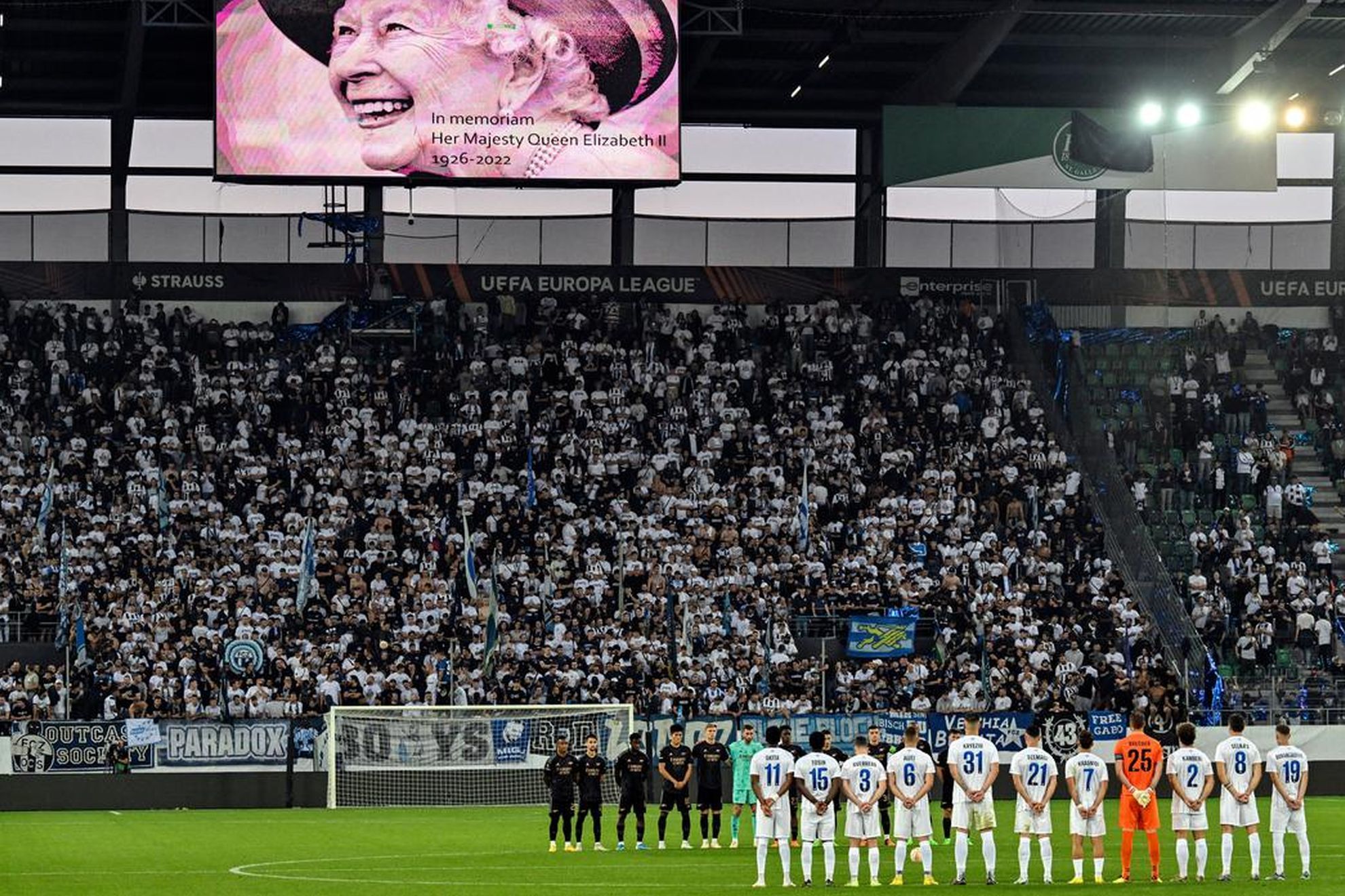 Arsenal hold mid-game minute of silence for Queen Elizabeth II... which is booed by Zurich fans! / Photo: AP
