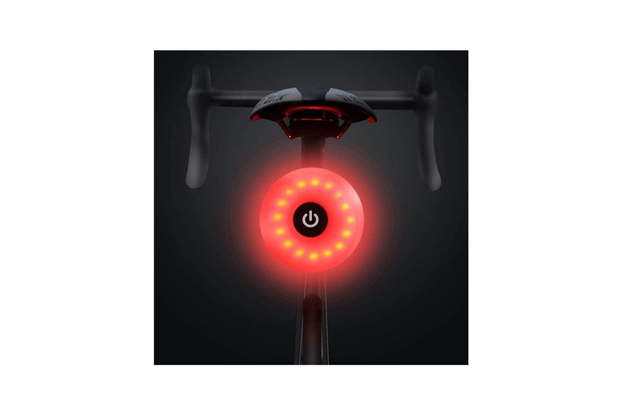 Las luces de bicicleta nocturnas obligatorias y las recomendaciones de la DGT si sales a correr o a pasear a tu perro por la noche