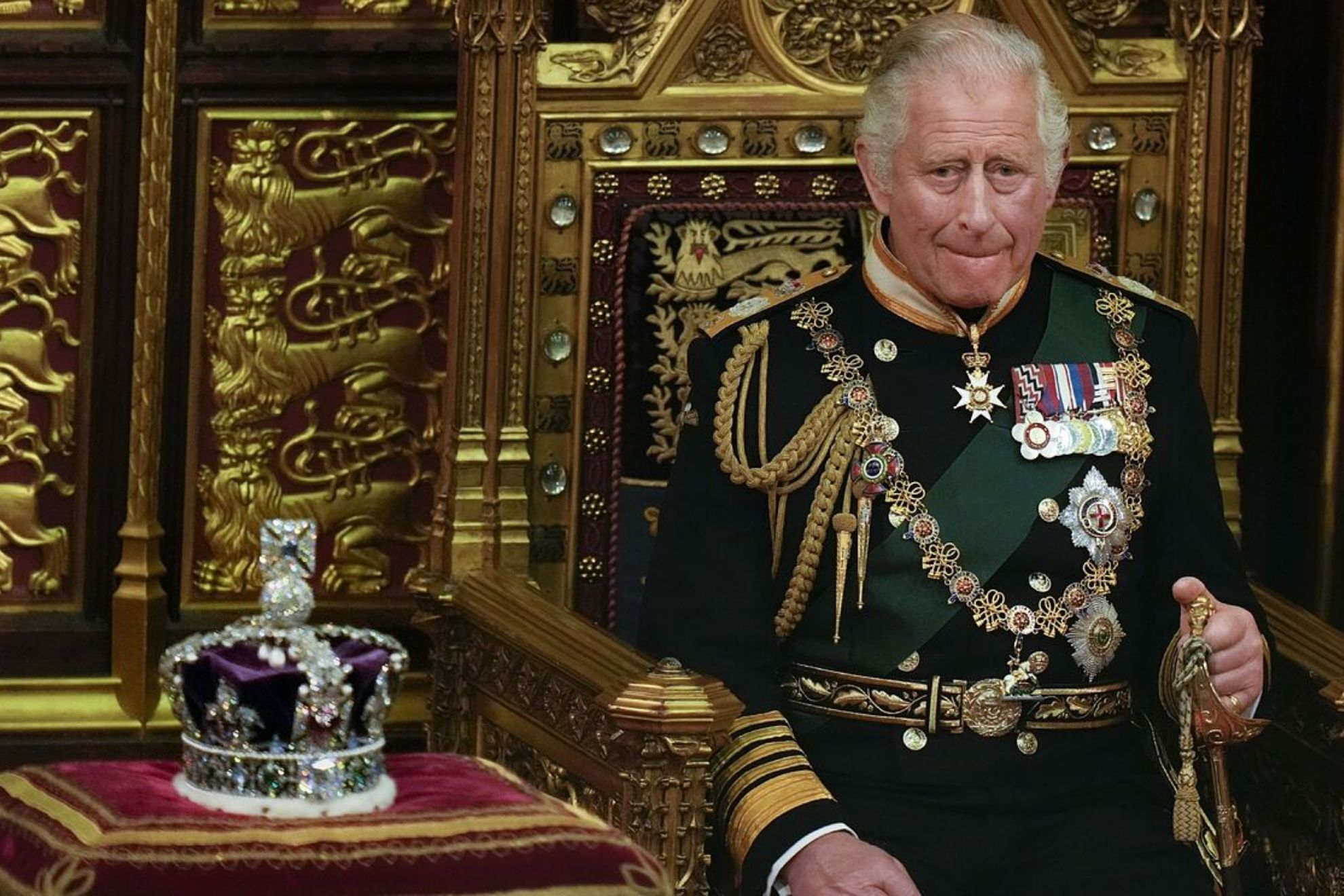 Los exigentes desafíos a los que se enfrenta Carlos III al heredar al trono
