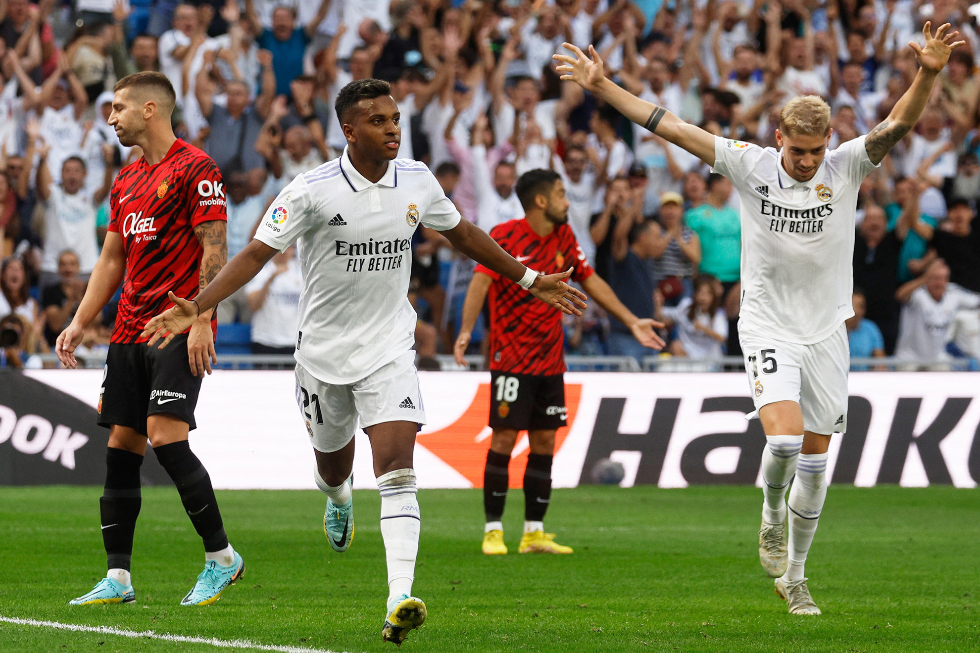 El Real Madrid sufre, pero se lleva la victoria en el Santiago Bernabéu. | Reuters