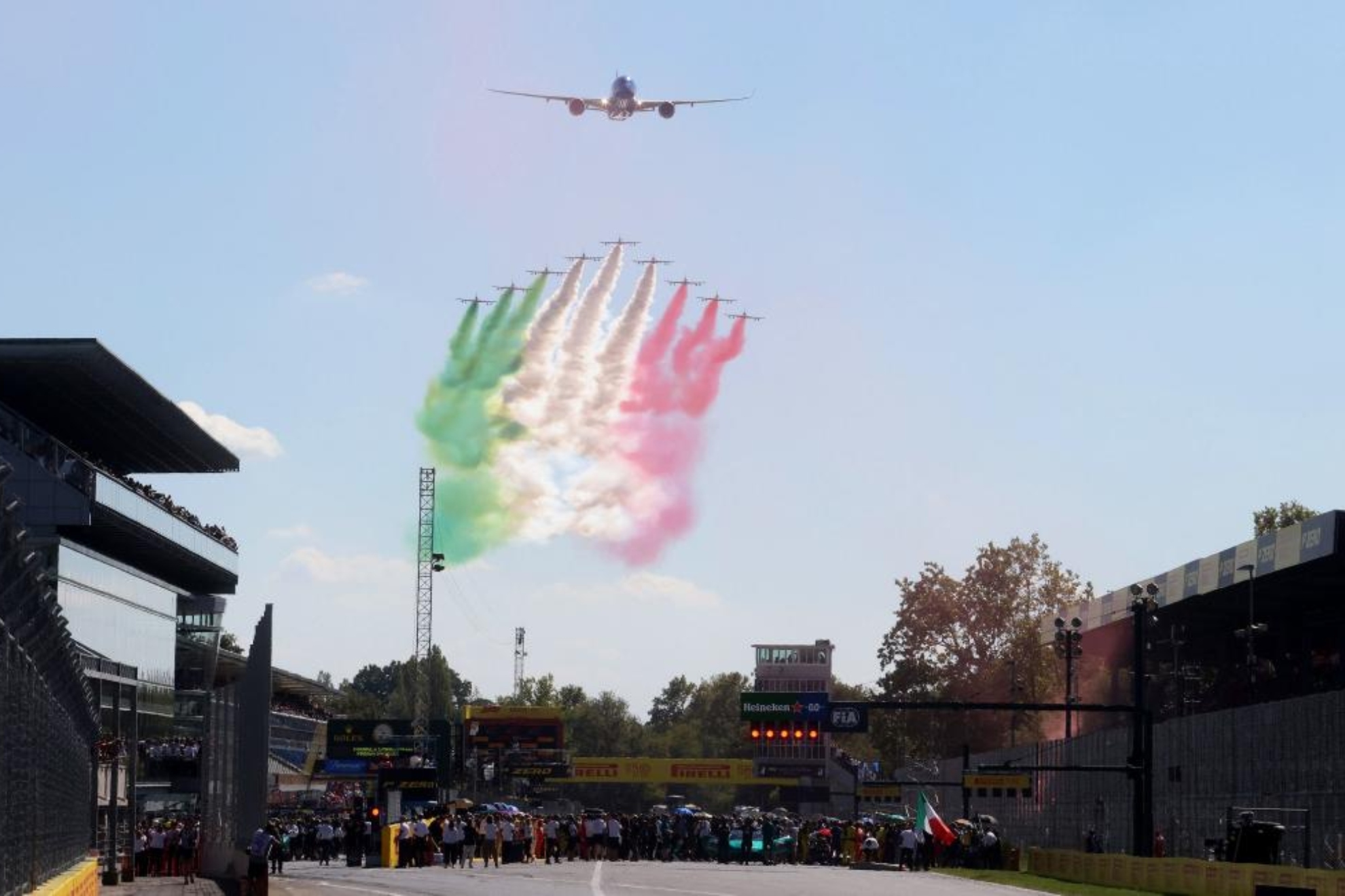 Los aviones, antes del GP de Italia en Monza. EFE