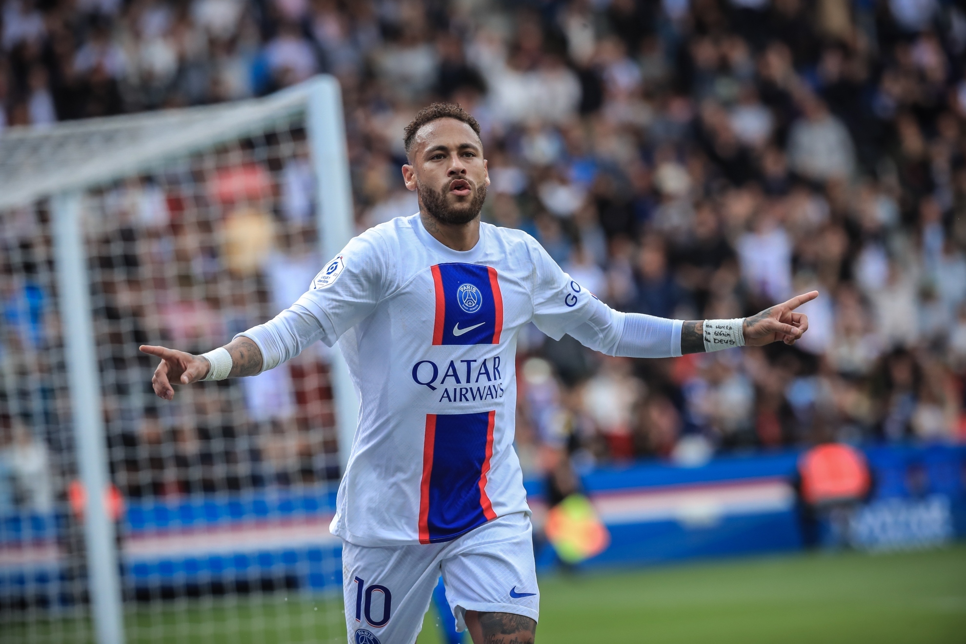 Neymar celebra su gol contra el Brest. EFE