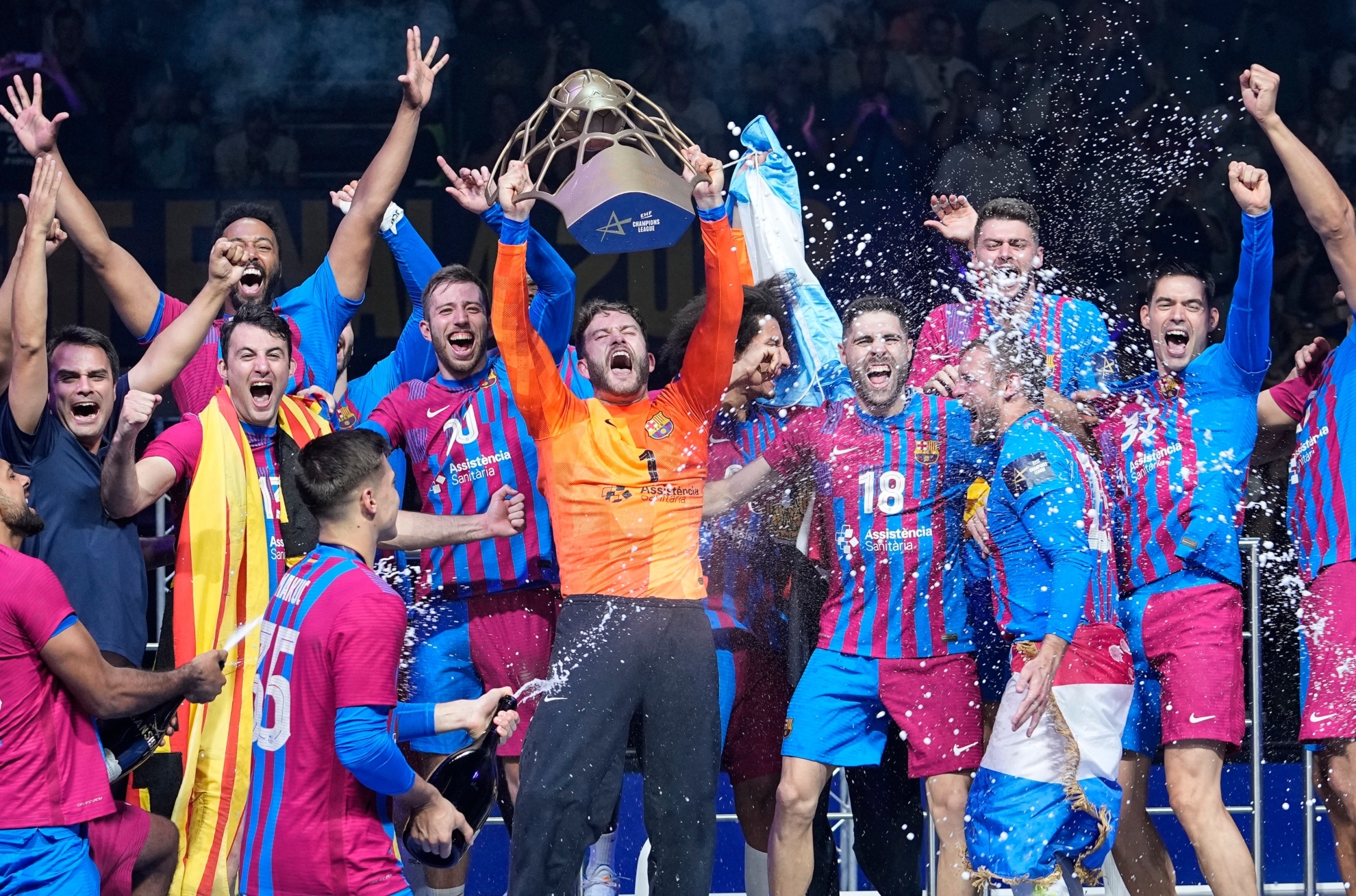 Los jugadores azulgranas celebrando la última Liga de Campeones conquista el pasado junio / EFE