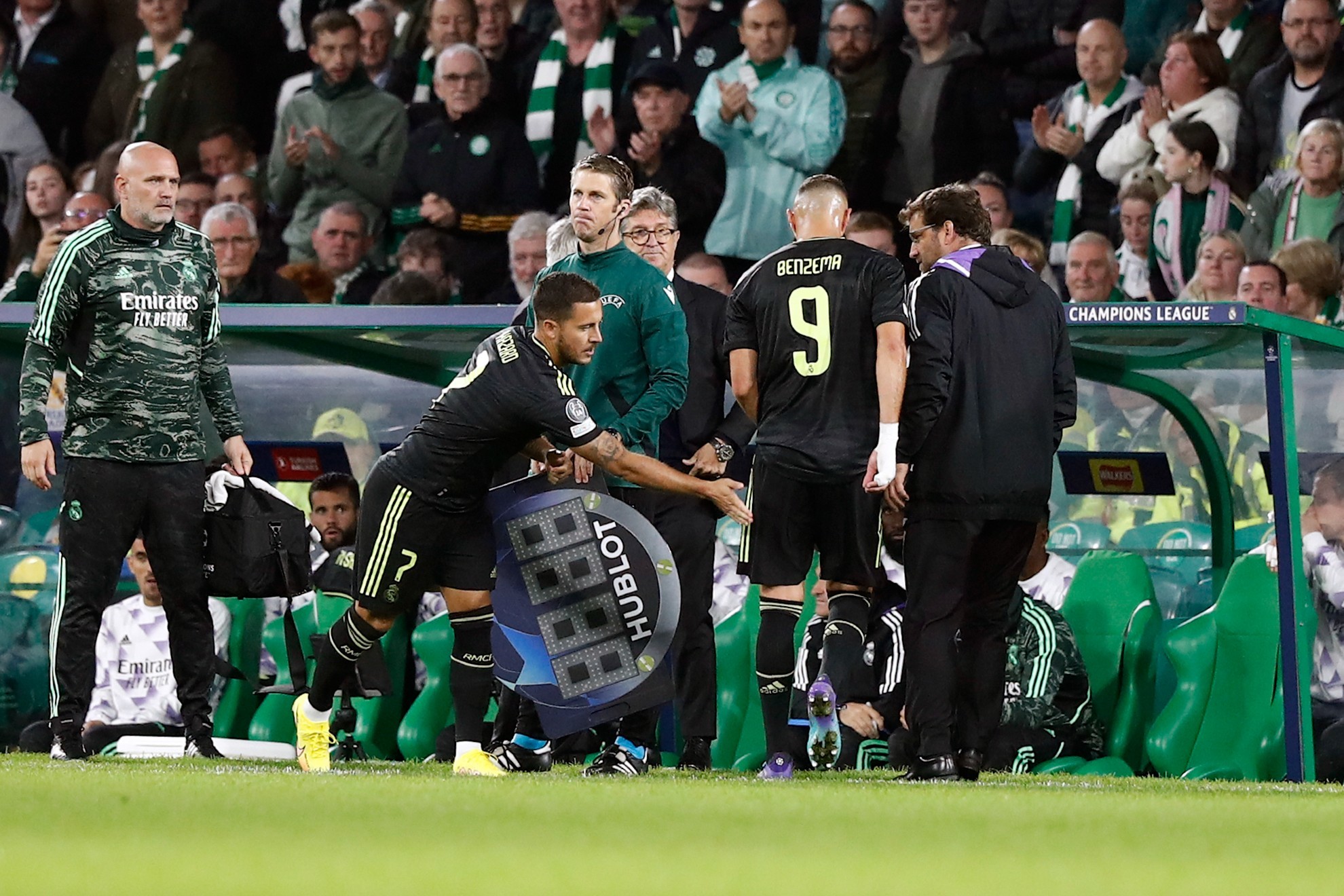 Benzema goes off injured vs Celtic / José A. García
