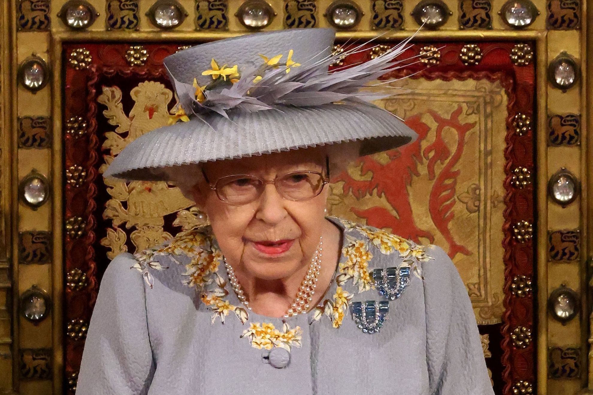 Qué son las joyas de luto y quiénes las han llevado en la misa de la reina Isabel II