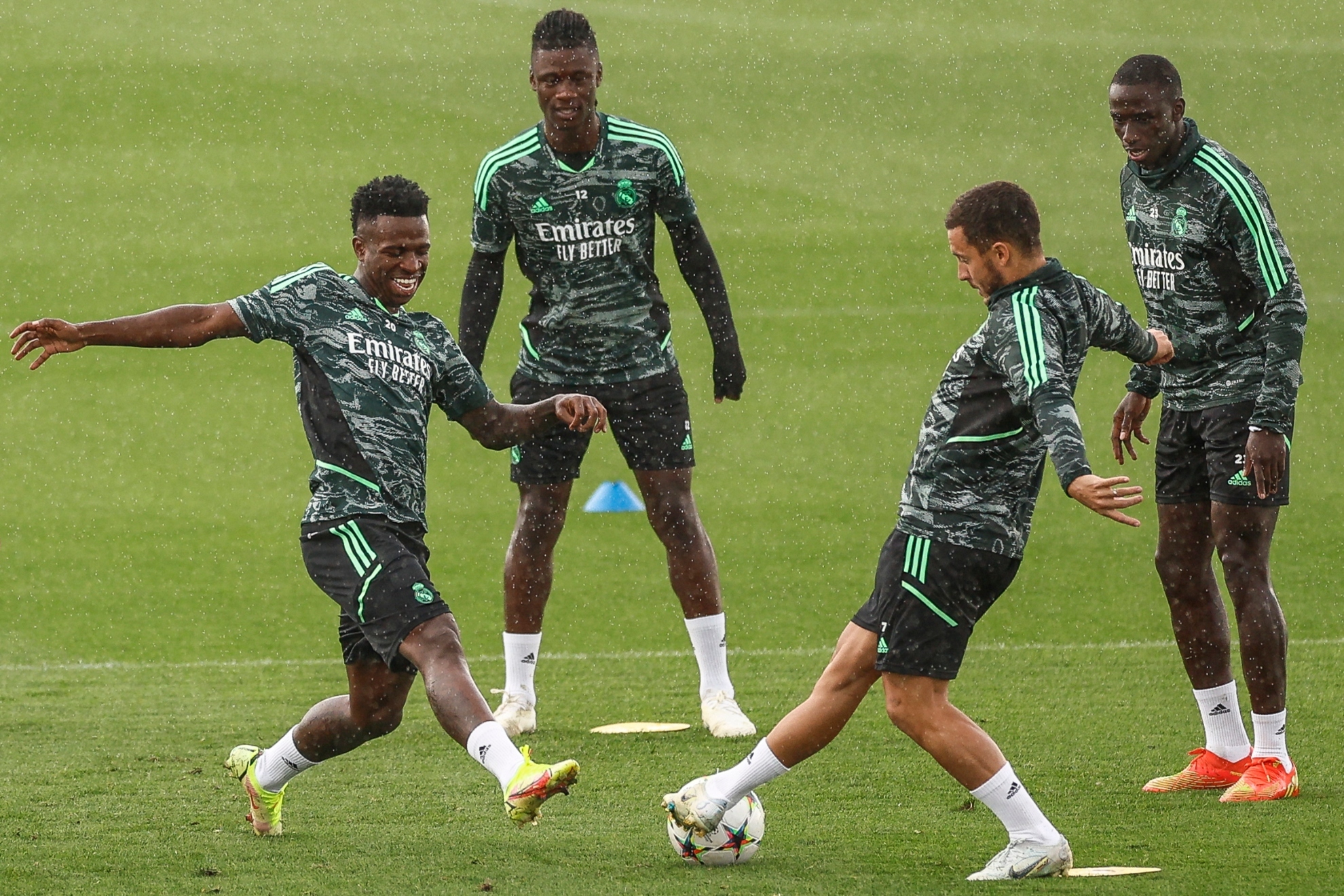 Camavinga y Mendy, junto a Vinicius y Hazard en un entrenamiento del Real Madrid. EFE