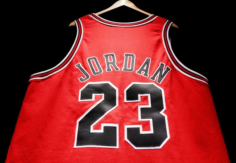 disfraz Custodio Explosivos NBA: Venden una camiseta de Michael Jordan por 10,1 millones: las camisetas  más caras de la historia del deporte | Marca