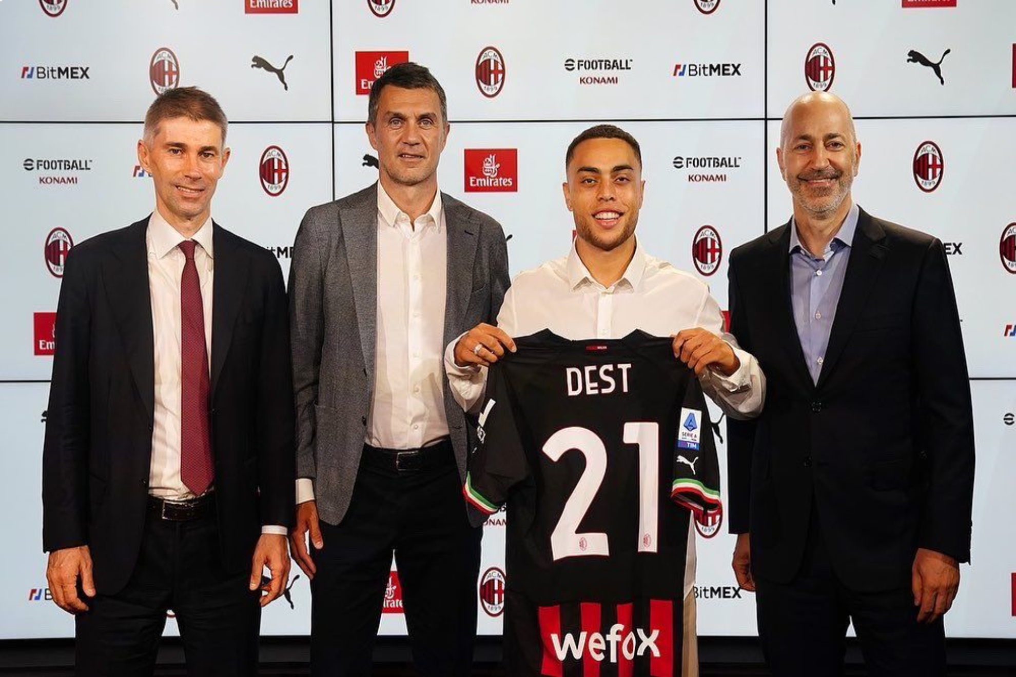 Dest, presentado con el Milan / AC Milan.