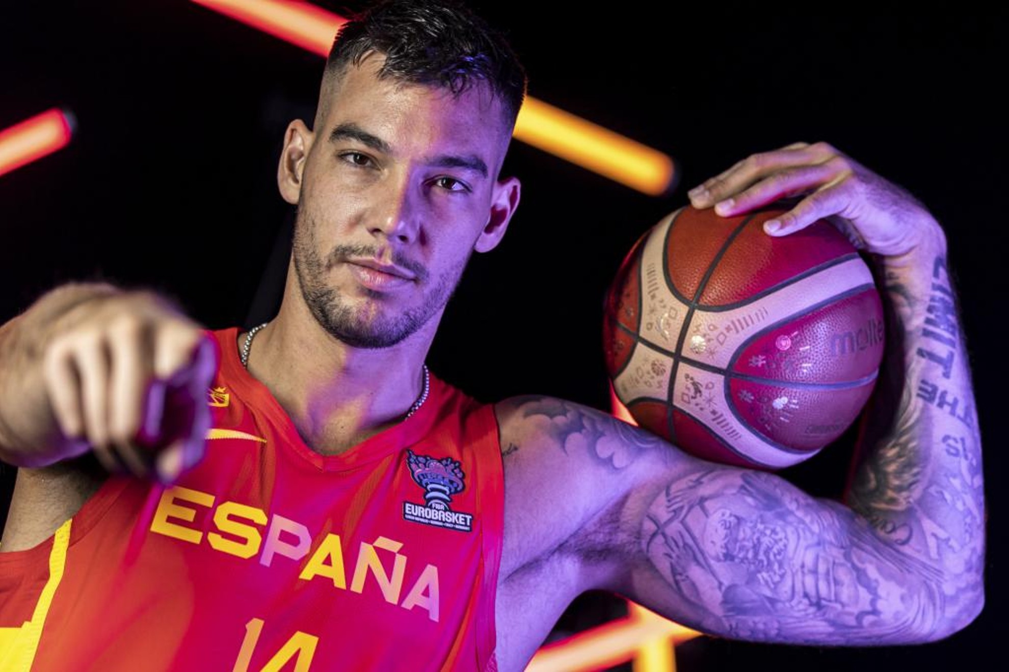 Willy Hernangómez posa en la sesión oficial de fotos del Eurobasket / FIBA PHOTO