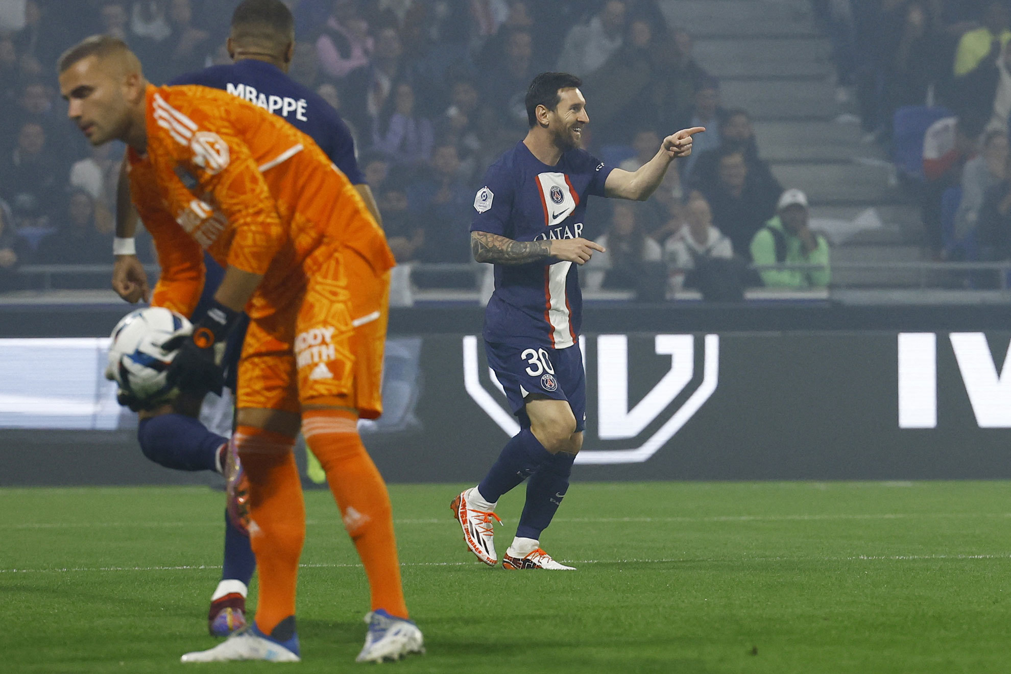Con gol de Messi, el PSG toma la cima de la Ligue 1 de Francia