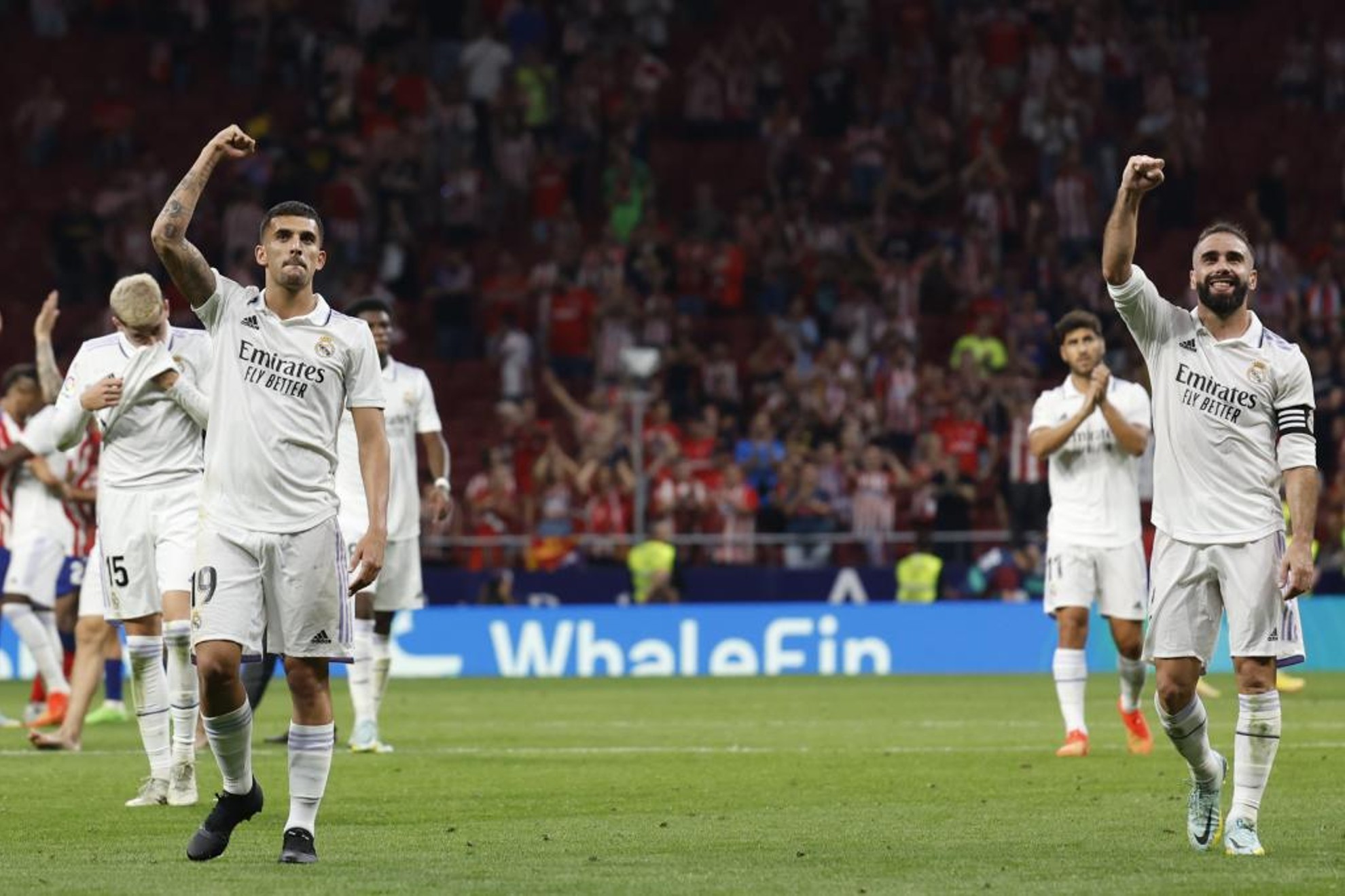 Los jugadores del Real Madrid celebran el triunfo en el Metropolitano / EFE