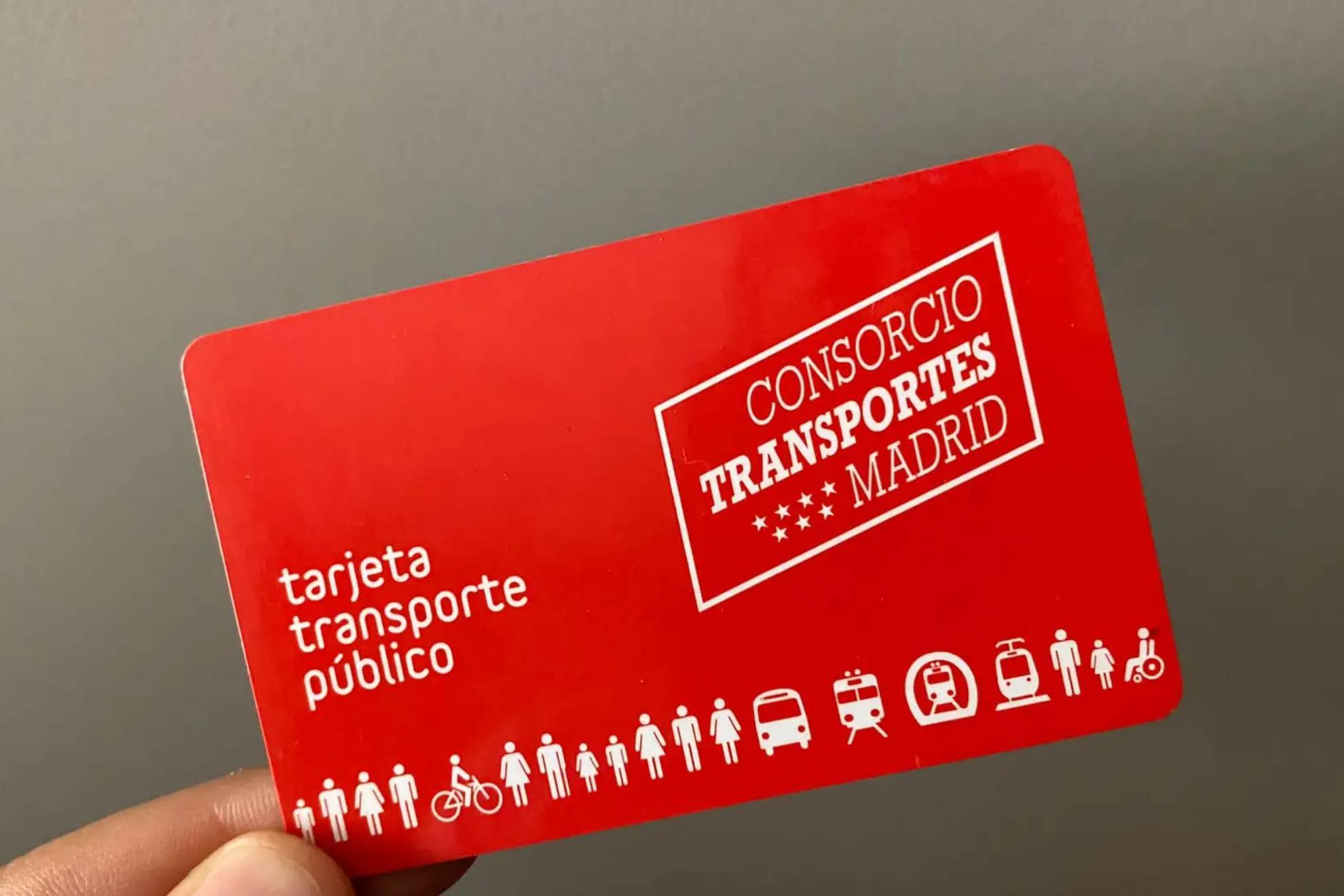 La Tarjeta de Transporte de Madrid ya se puede recargar desde iPhone con  esta app: cómo descargar e instalar | Marca