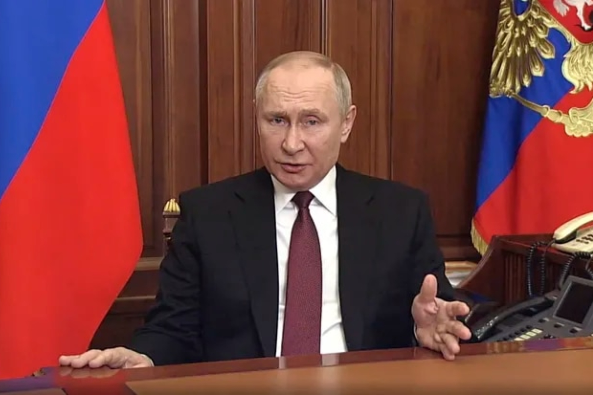 El vdeo que demuestra que Putin padece alguna anomala en su mano derecha