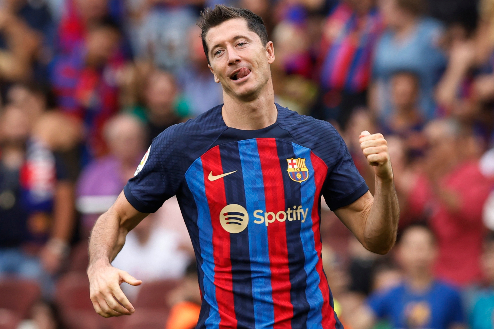 Robert Lewandowski ha rendido bastante en sus primeros duelos con el Barcelona | Reuters