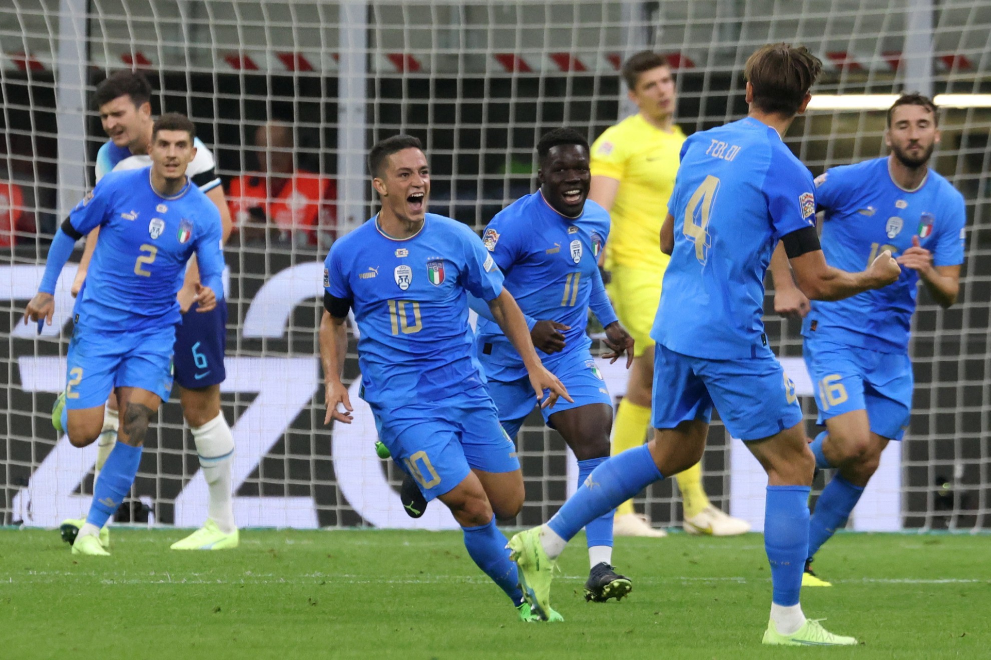 Giacomo Raspadori celebrando el gol. MATTEO BAZZI EFE