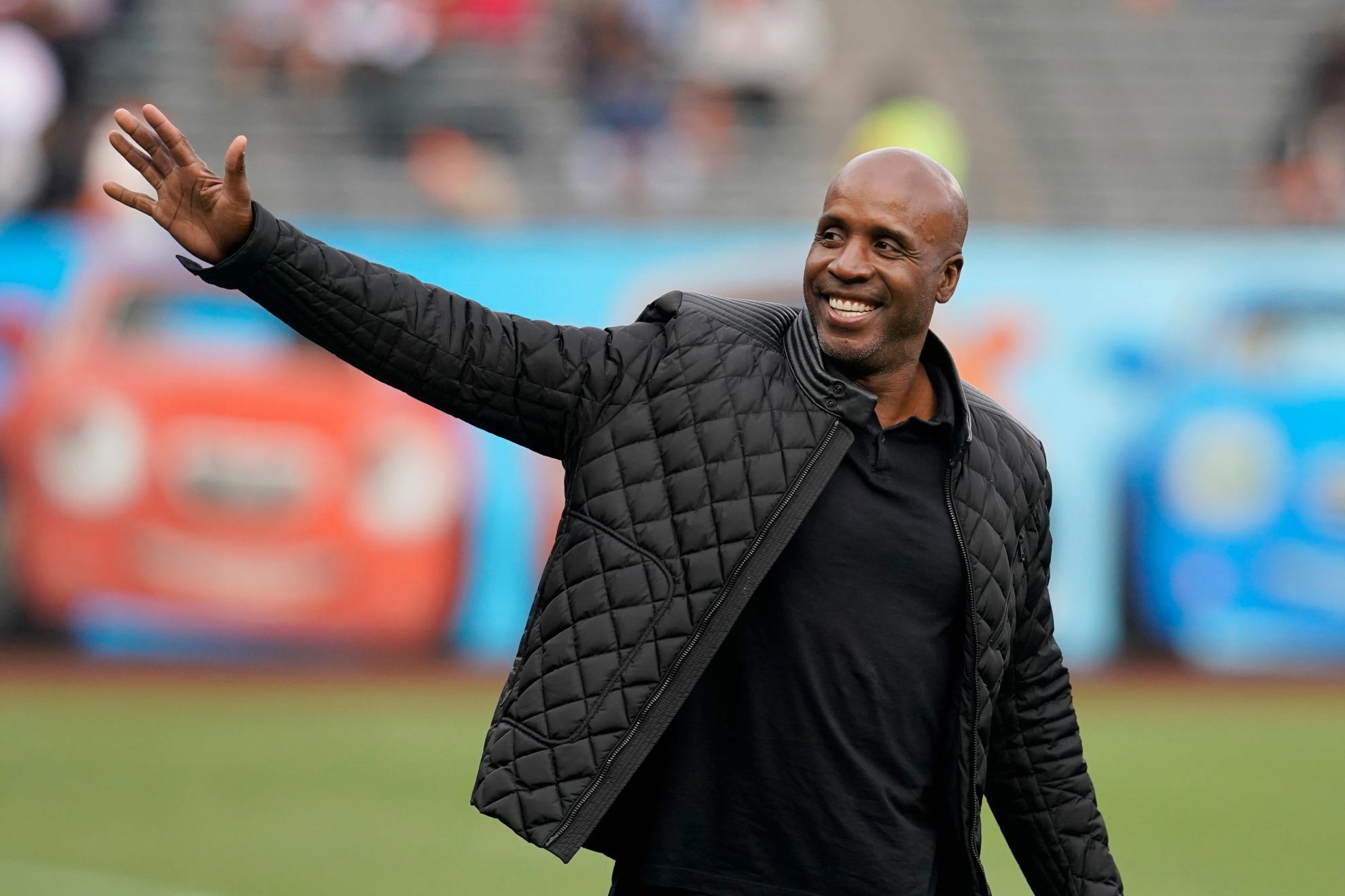 Former San Francisco Giants player Barry Bonds waves as he arrives at a ceremony honoring Hunter Pence on the team's Wall of Fame before a baseball game between the Giants and the Los Angeles Dodgers in San Francisco, Saturday, Sept. 17, 2022. AP