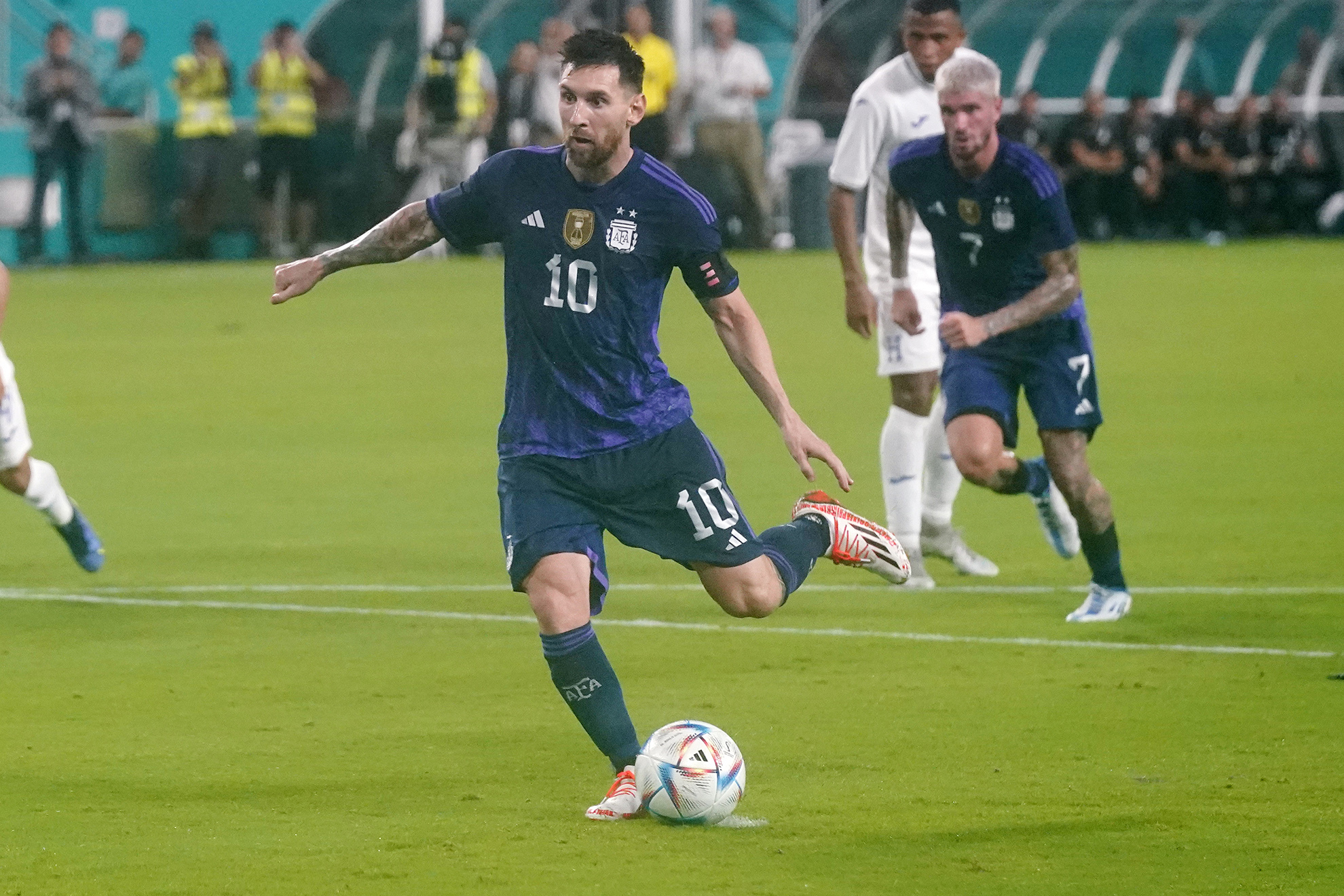 La magia de Messi en Argentina: golazo de vaselina ante Honduras