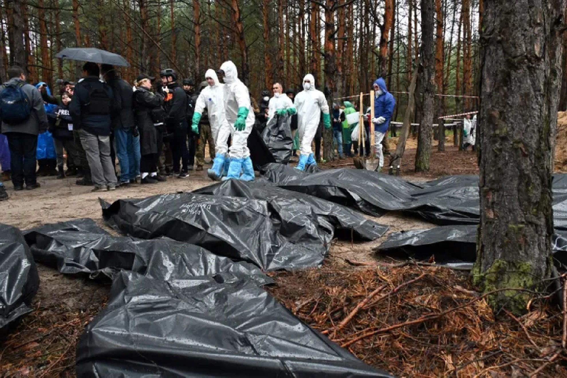 Imágenes de los cadáveres exhumados en la fosa de Izium. Sergey Bobok | Getty Images
