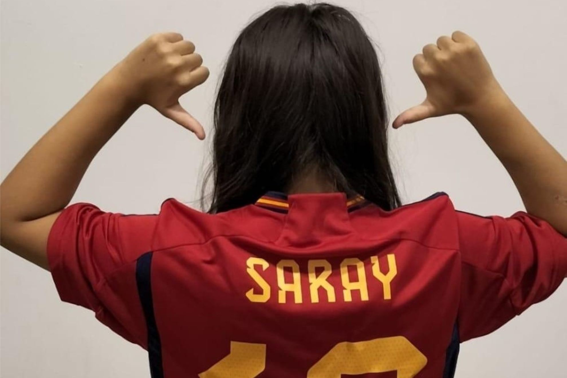 La Selección española apoya a Saray, la niña de 10 años que sufrió bullying