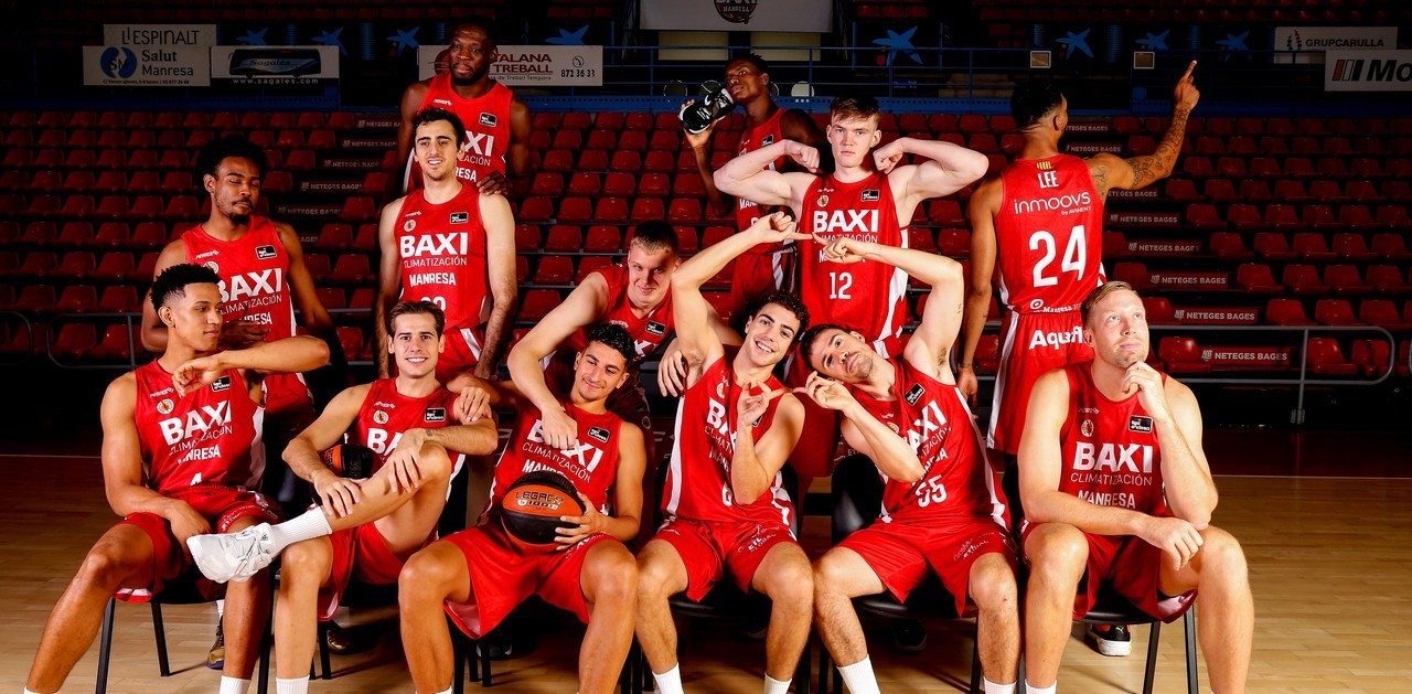 Los jugadores del BAXI Manresa posan para el club / basquetmanresa.com