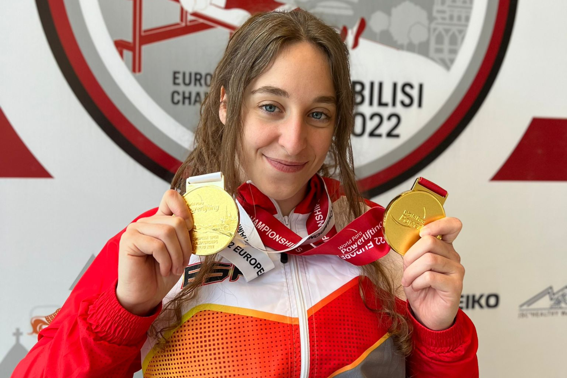 Loida Zabala posa con el oro europeo.