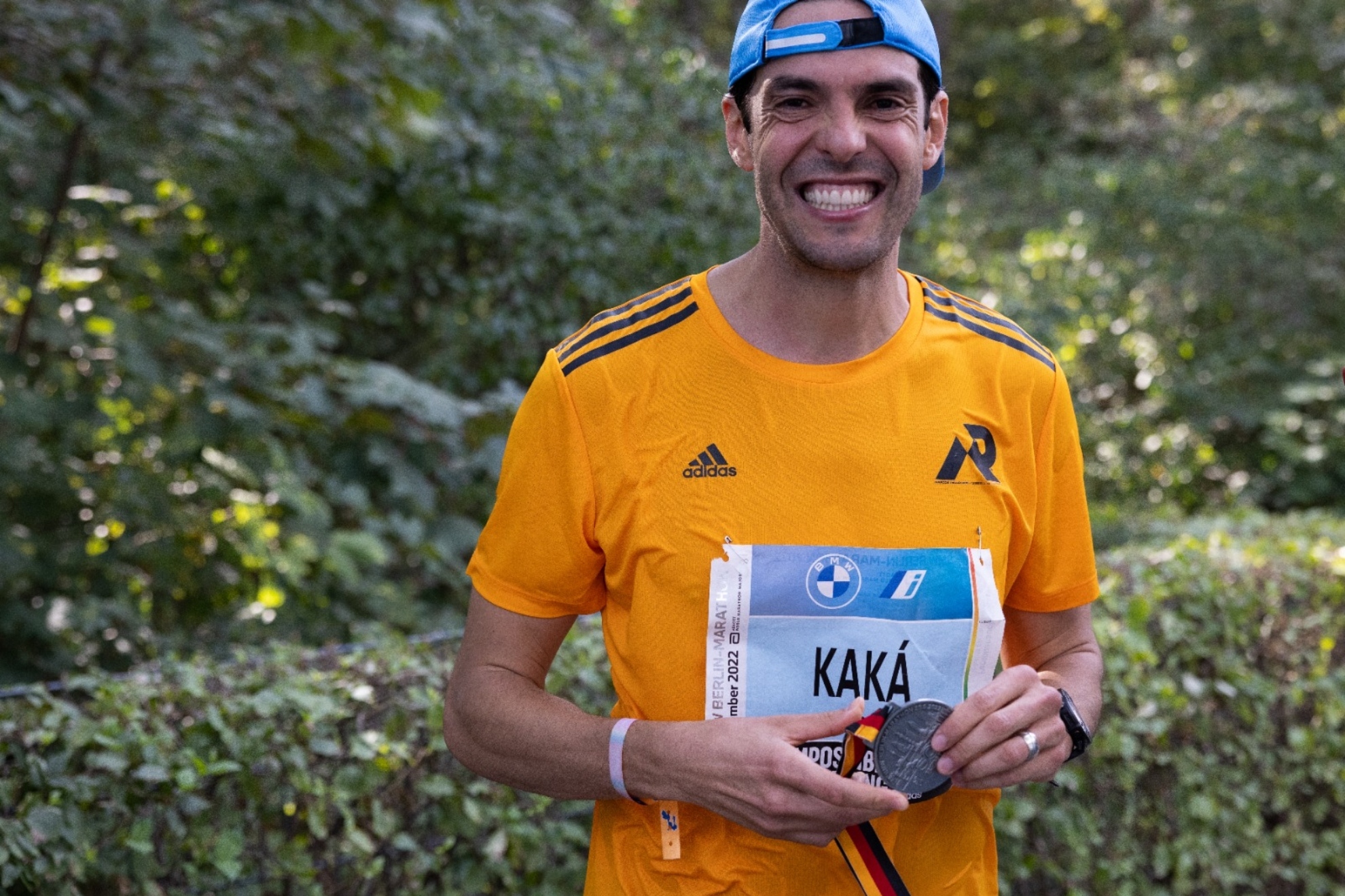 La felicidad de Kaká al completar el Maratón de Berlín