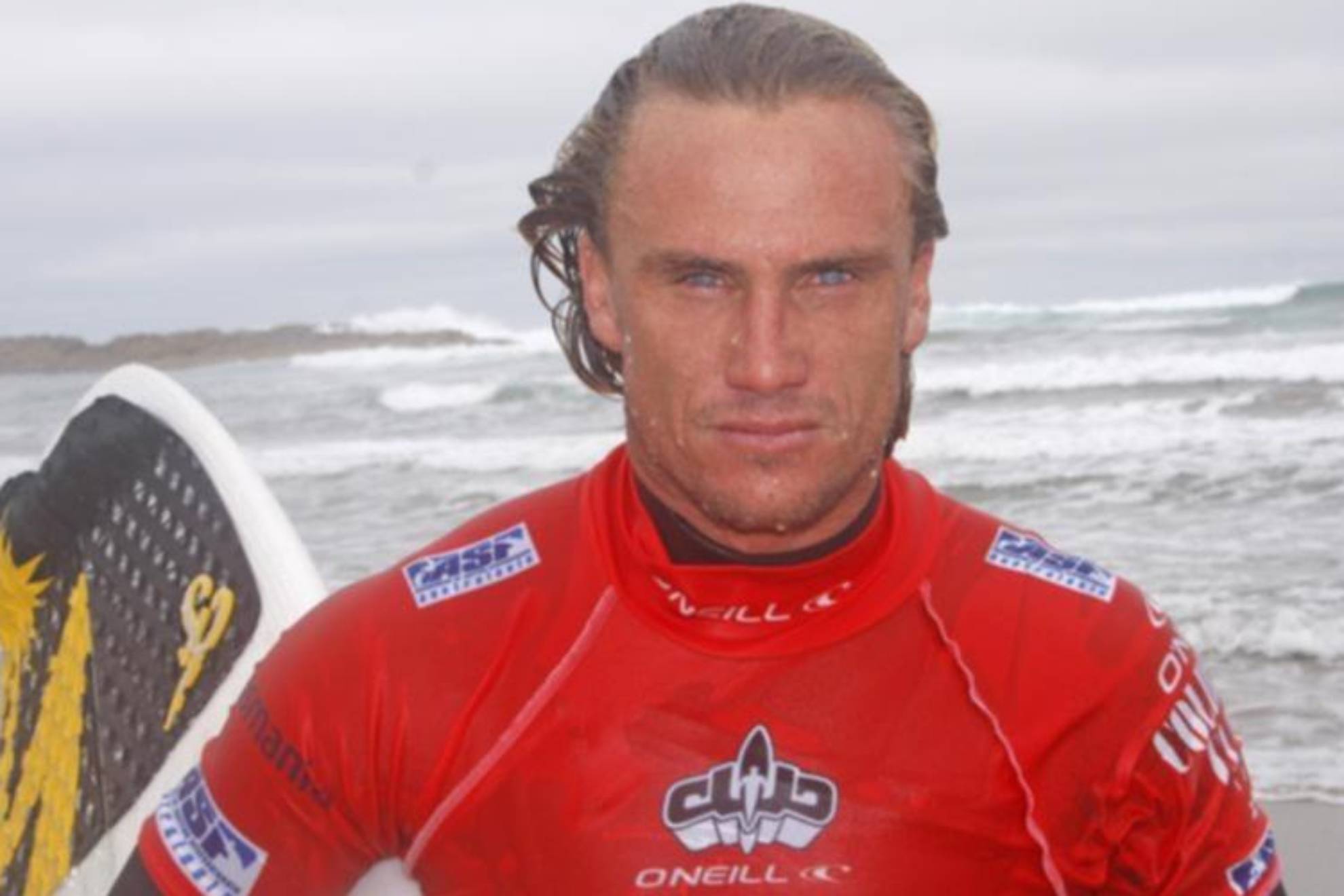 Muere de un puñetazo la leyenda del surf que ganó a Kelly Slater